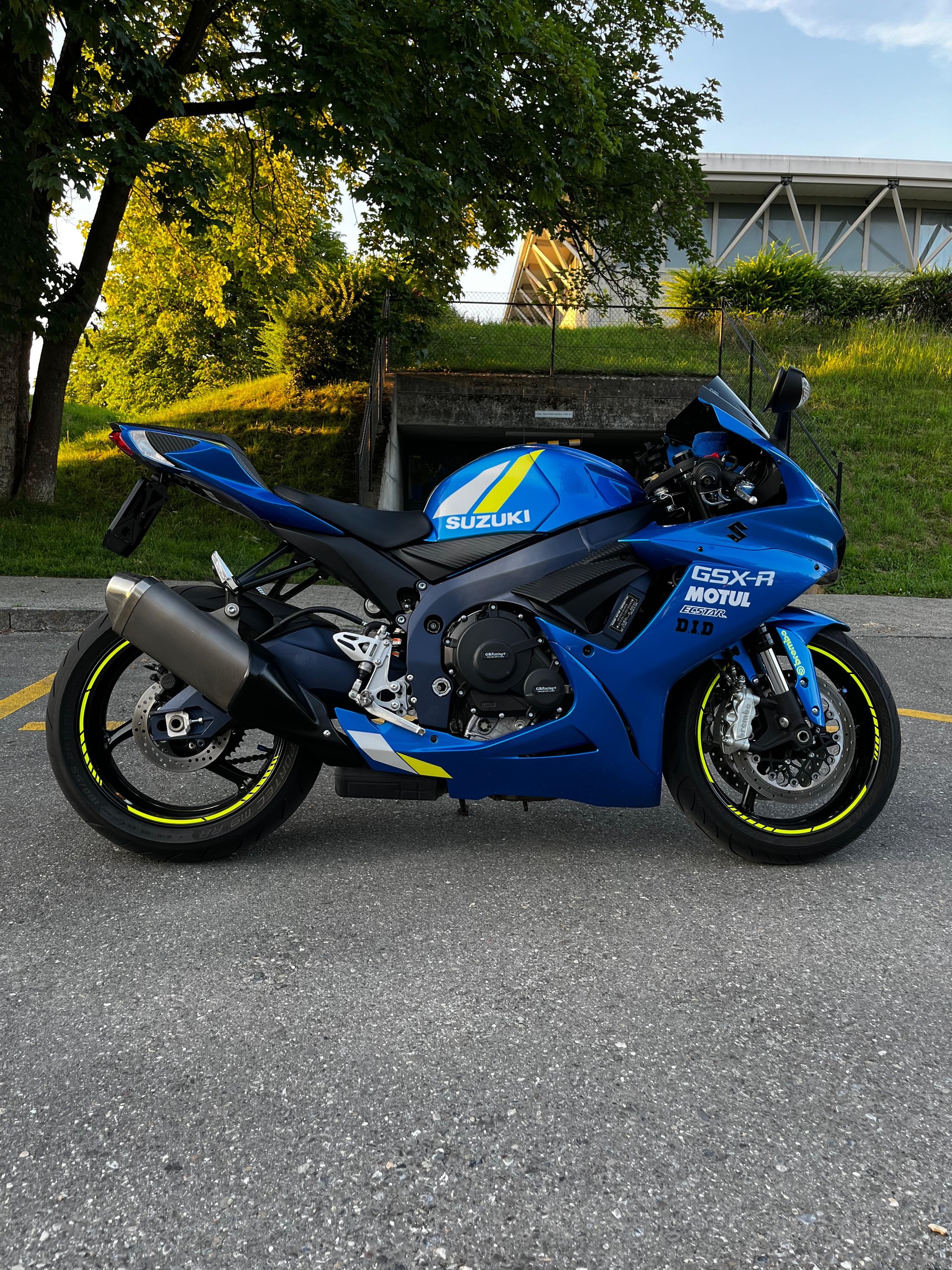 SUZUKI GSX-R 600 L3-image-6