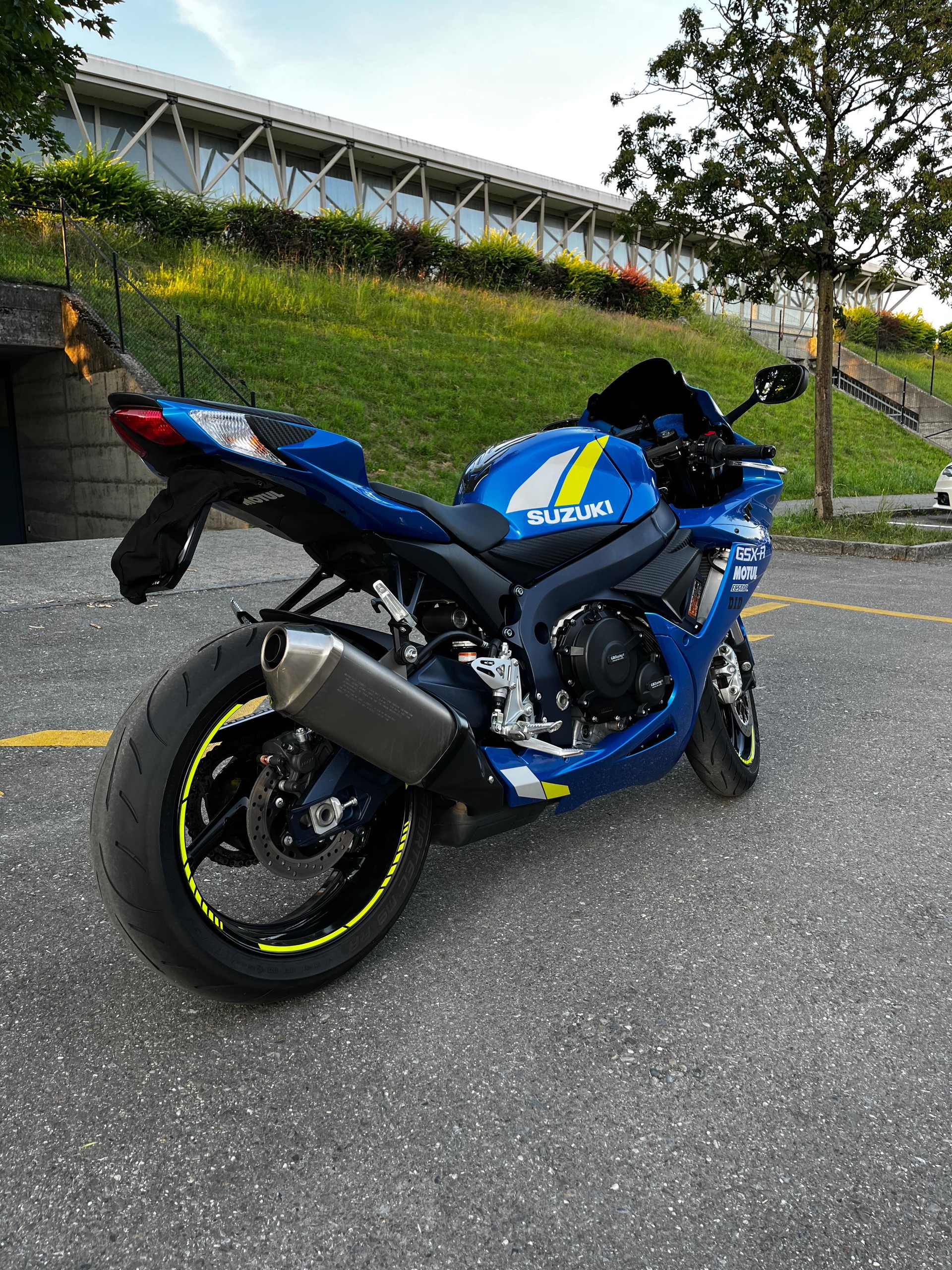 SUZUKI GSX-R 600 L3-image-5