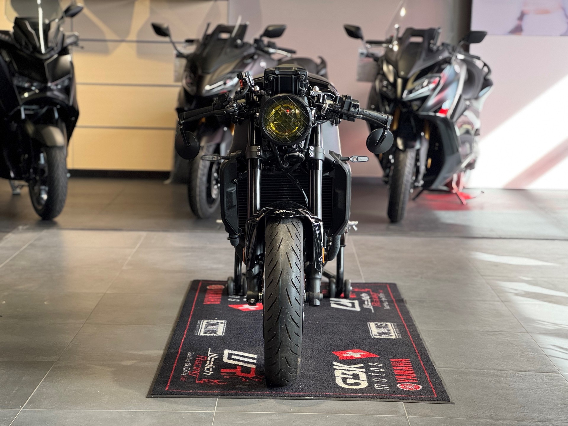 YAMAHA XSR 900