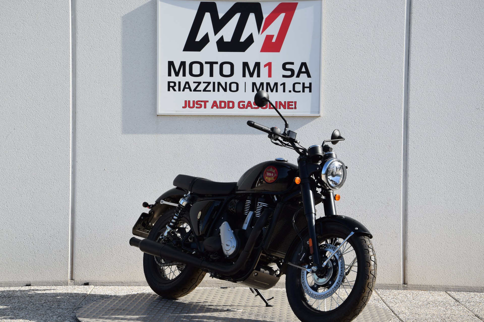 BSA GOLDSTAR 650 SHADOW BLACK-showroom-element-1