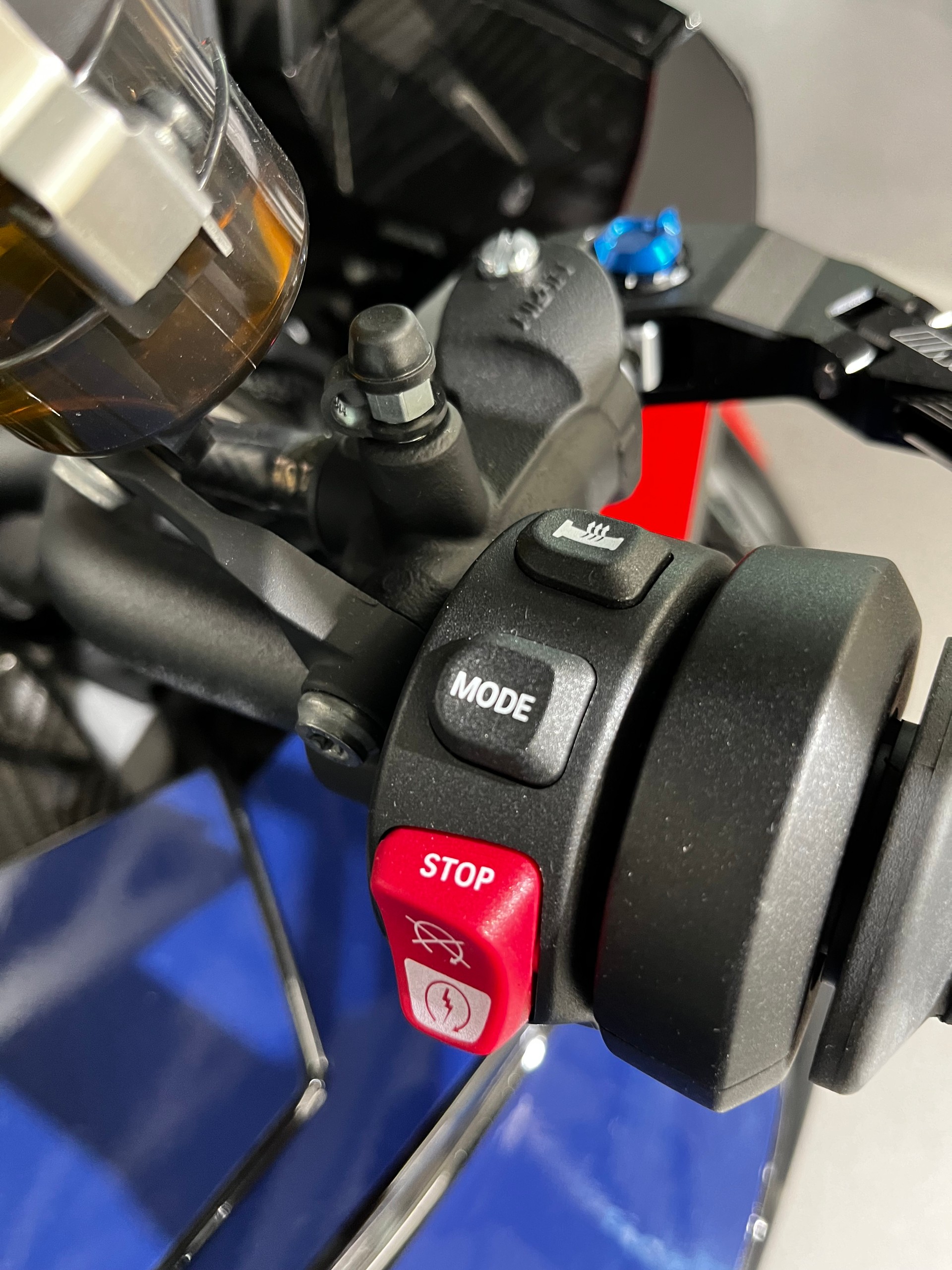 BMW M 1000 XR-showroom-element-3