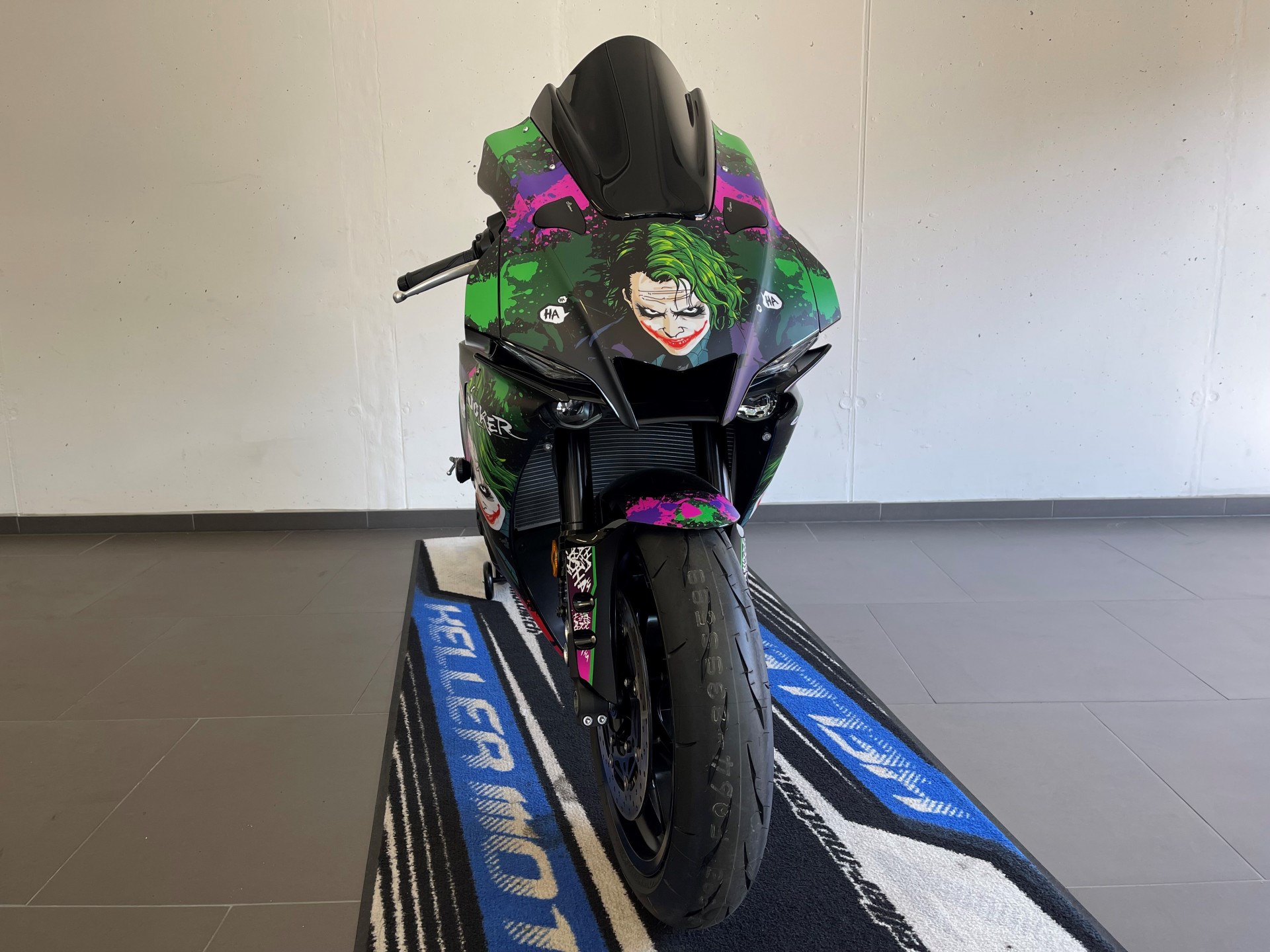 YAMAHA R1 " The Joker"-showroom-element-2