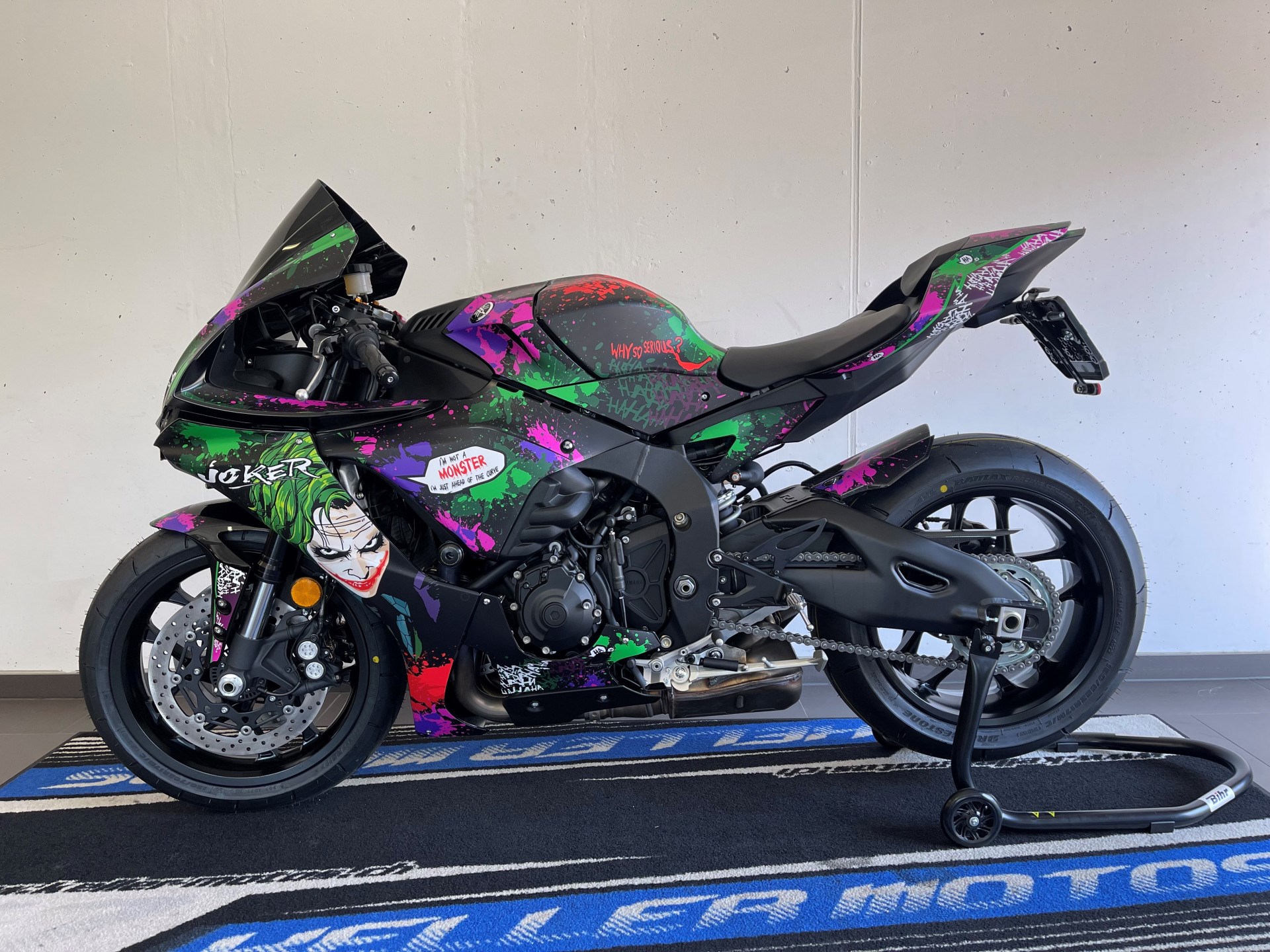 YAMAHA R1 " The Joker"-showroom-element-3