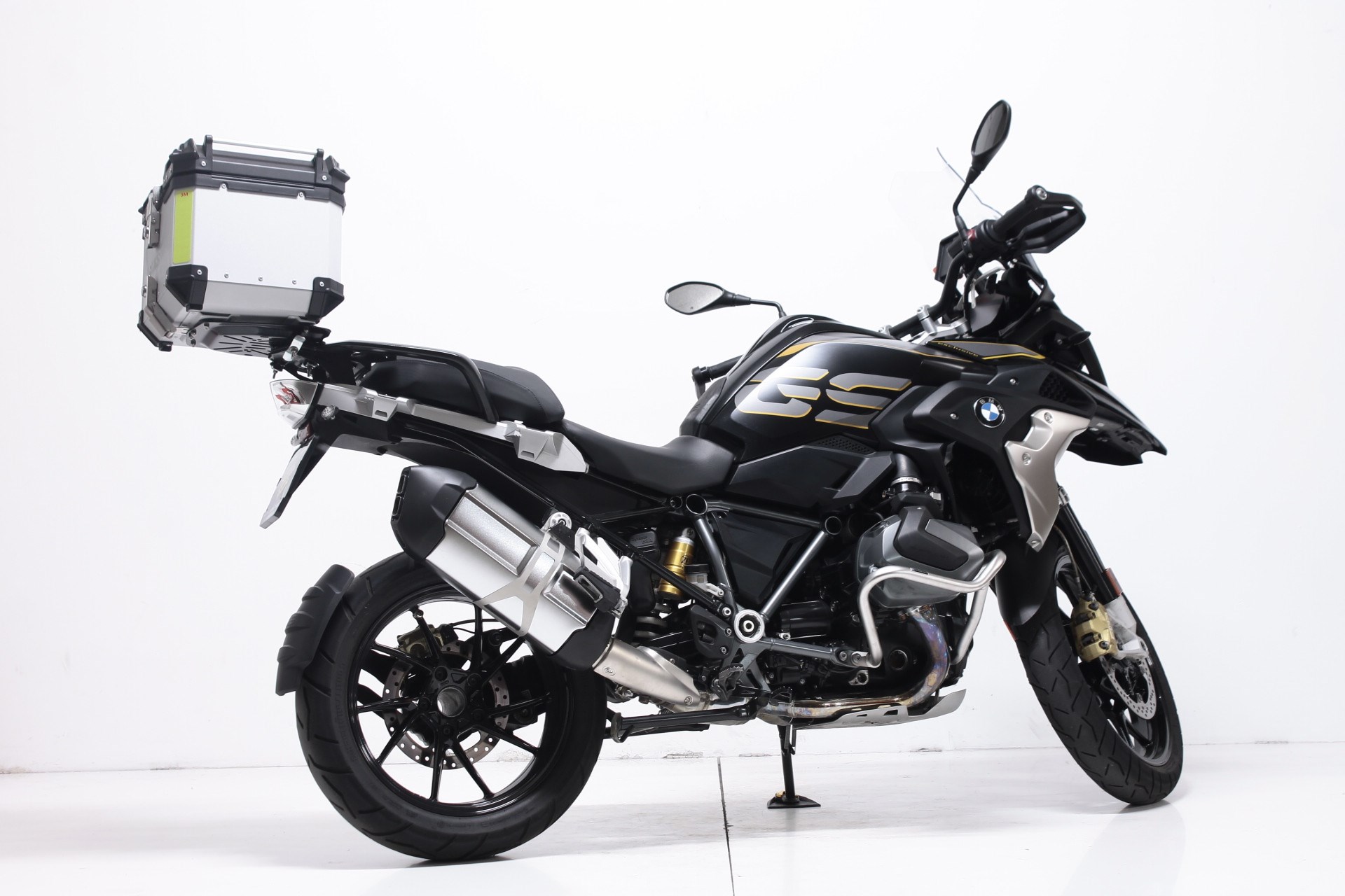 BMW R 1250 GS Exclusive-showroom-element-1