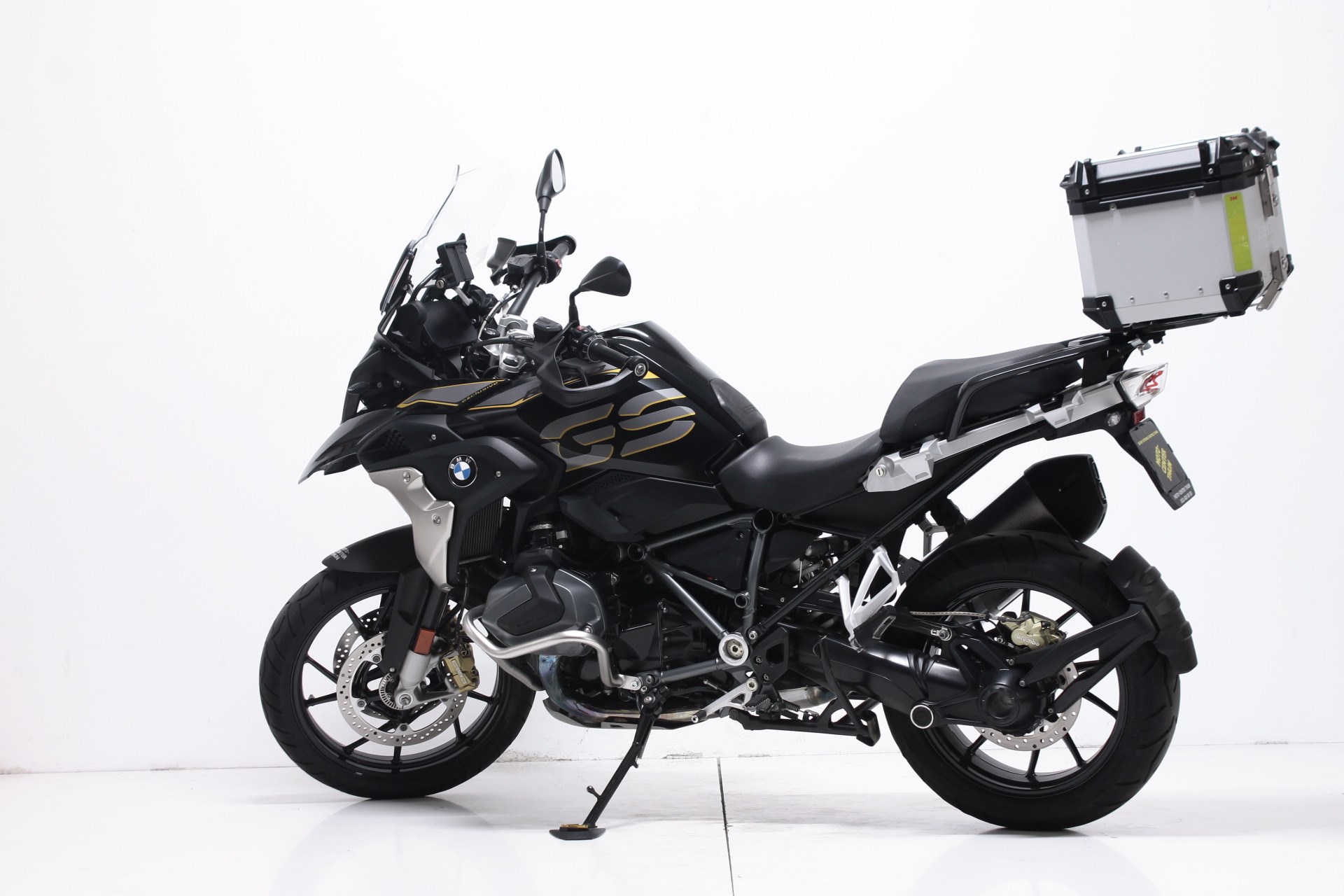 BMW R 1250 GS Exclusive-showroom-element-2