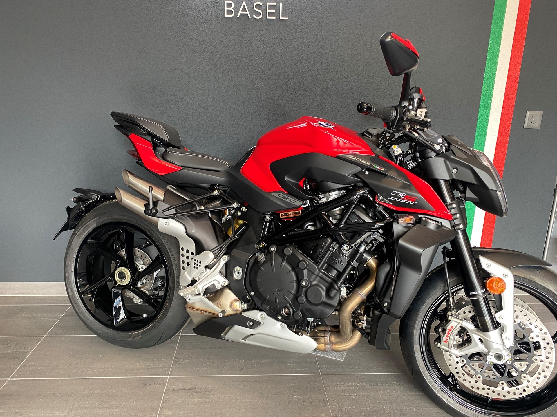 MV AGUSTA B4 Brutale 1000 RS-showroom-element-2