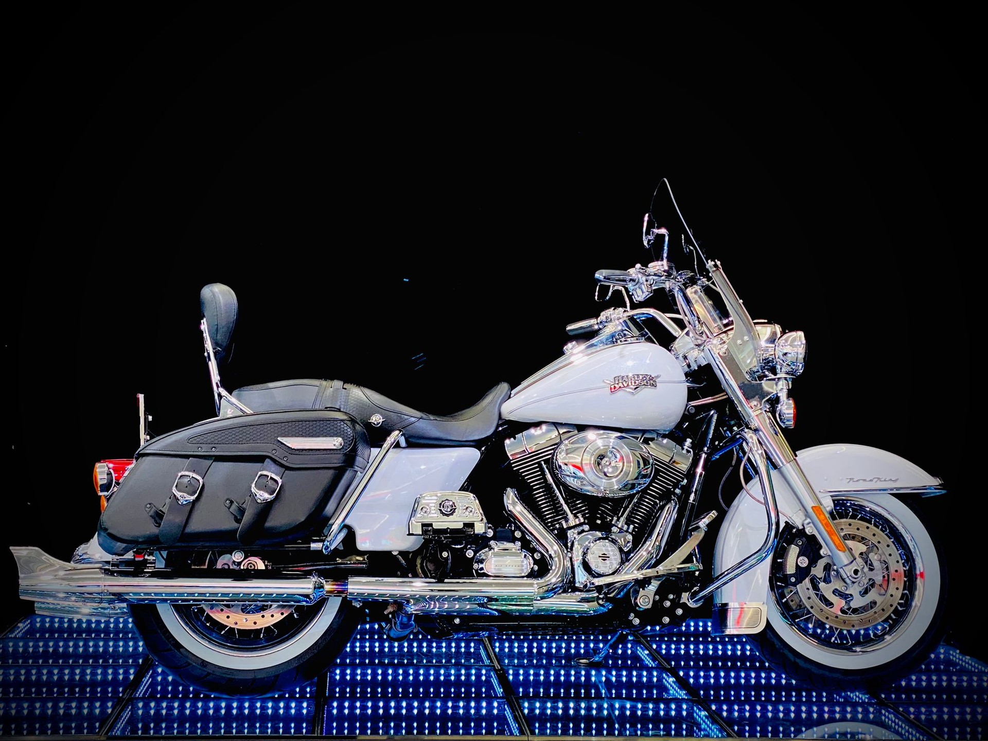 HARLEY-DAVIDSON FLHRC Road King Classic 103 ABS-showroom-element-2