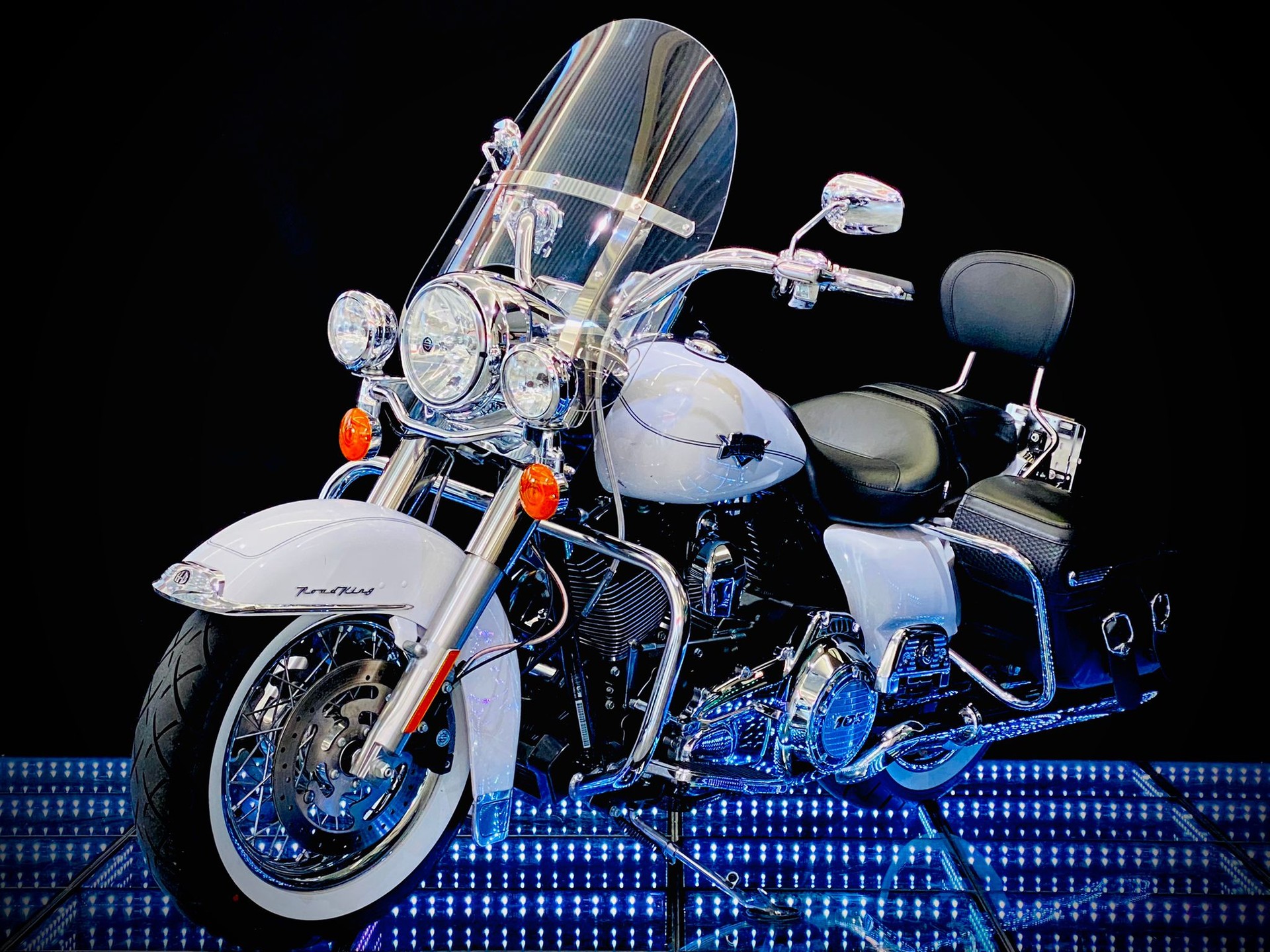 HARLEY-DAVIDSON FLHRC Road King Classic 103 ABS-showroom-element-1