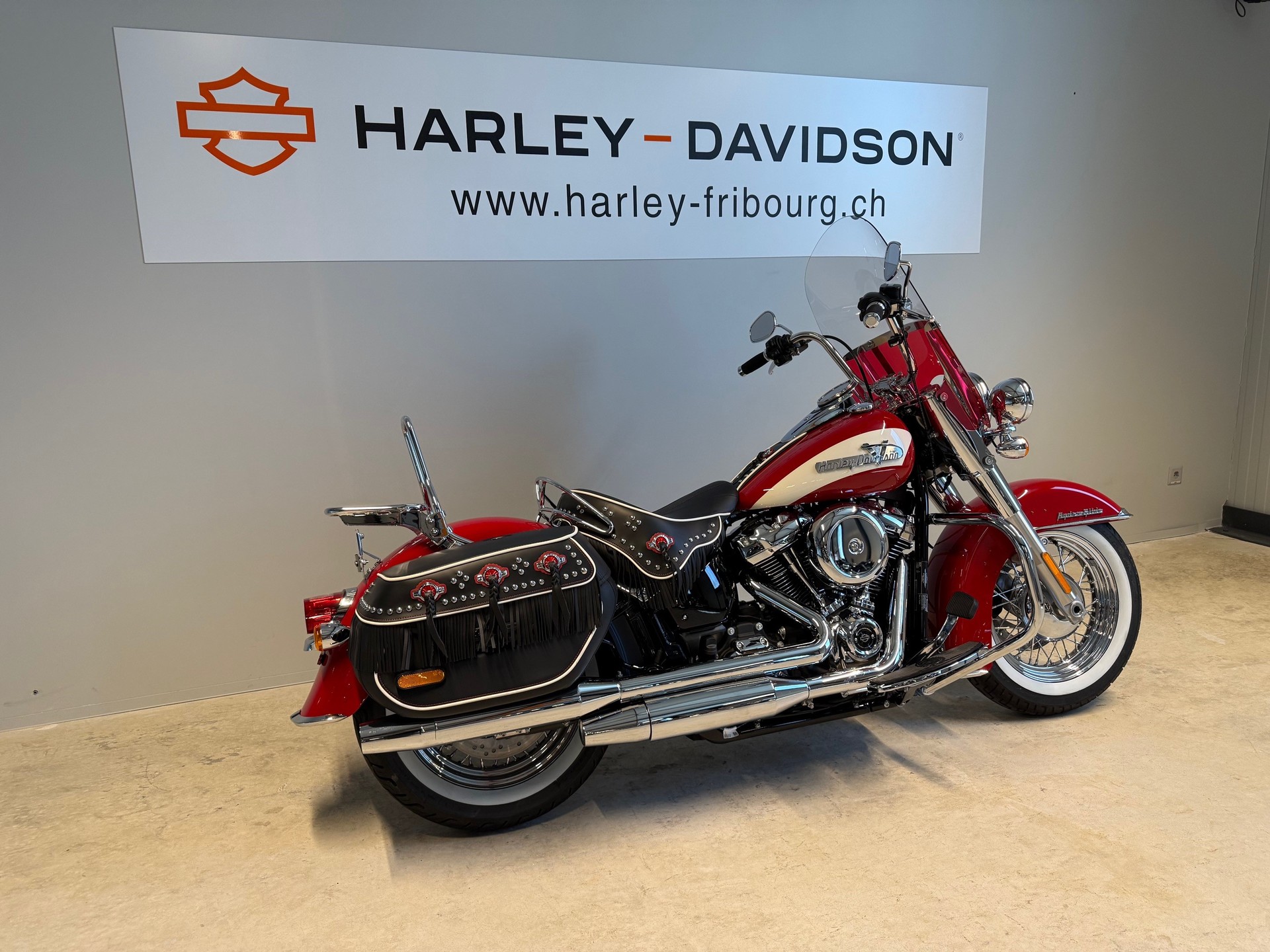 HARLEY-DAVIDSON FLI  Hydra Glide Revival 114-showroom-element-1