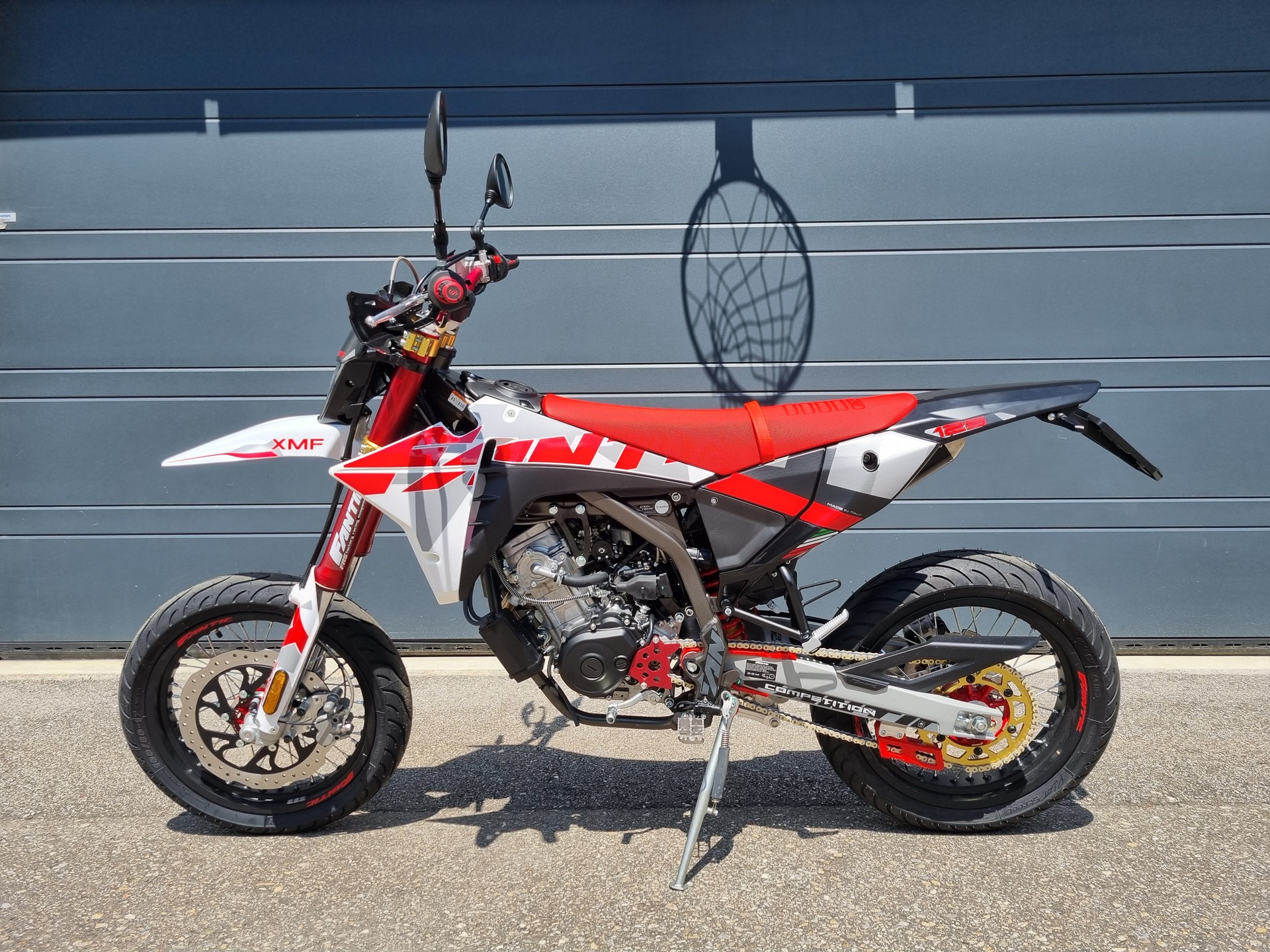 FANTIC XMF 125 Motard-showroom-element-1