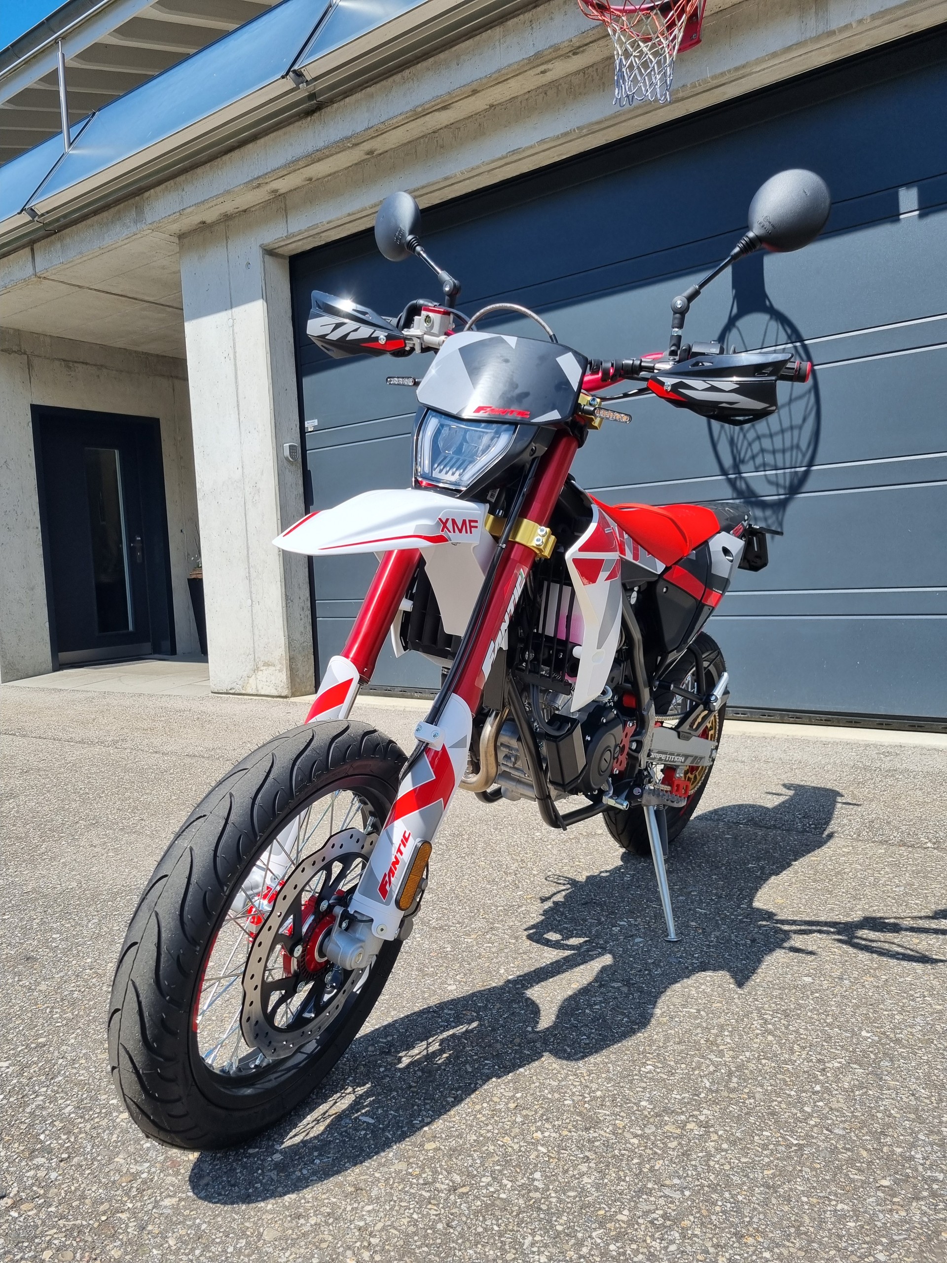 FANTIC XMF 125 Motard-showroom-element-3