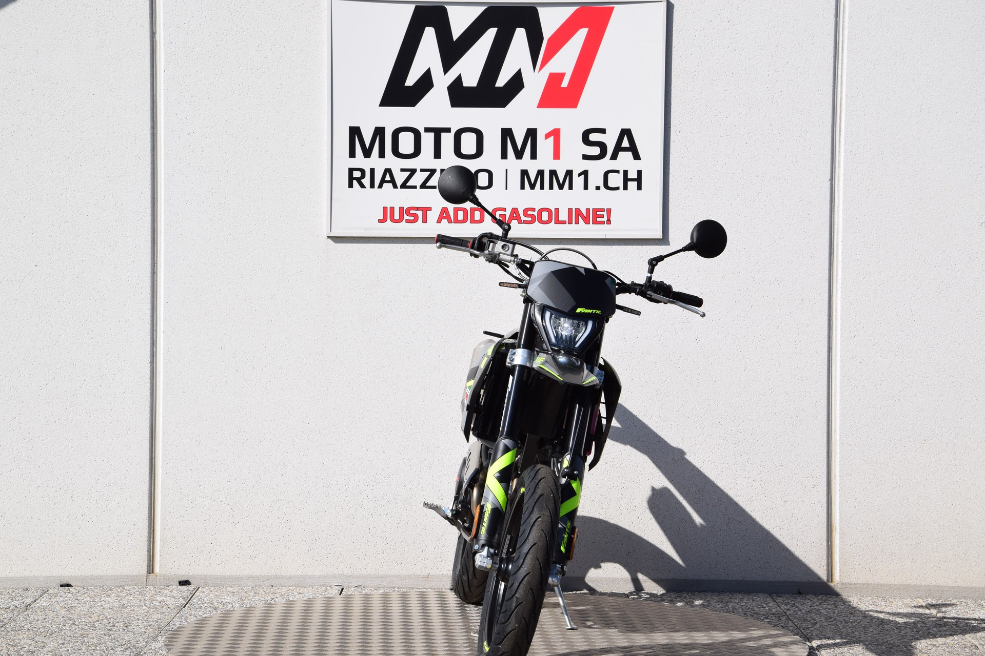 FANTIC Motard Performance-showroom-element-2