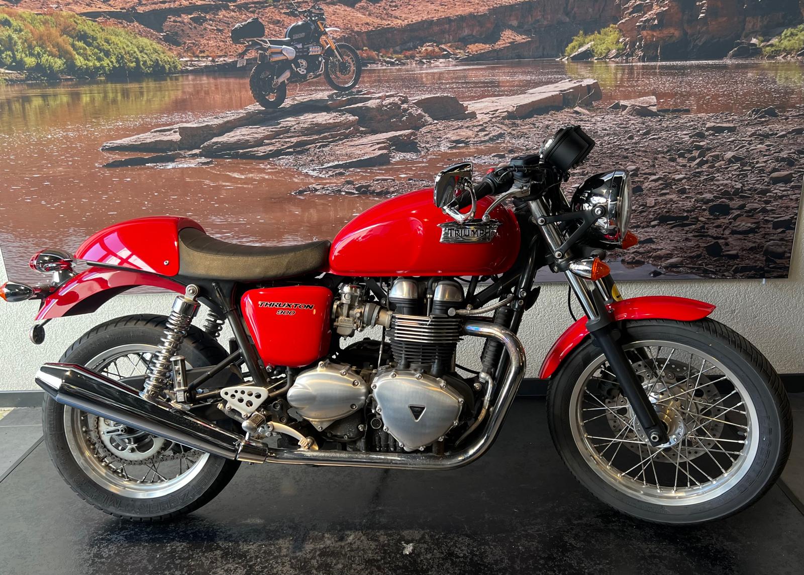 TRIUMPH Thruxton 900 i