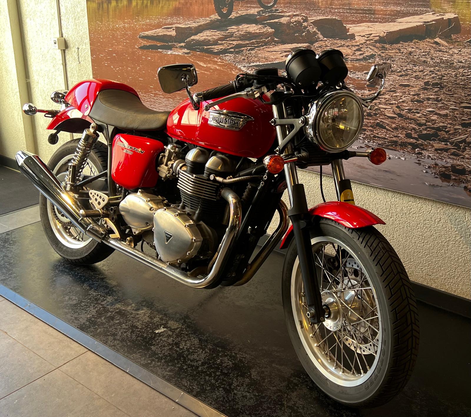 TRIUMPH Thruxton 900 i-showroom-element-1
