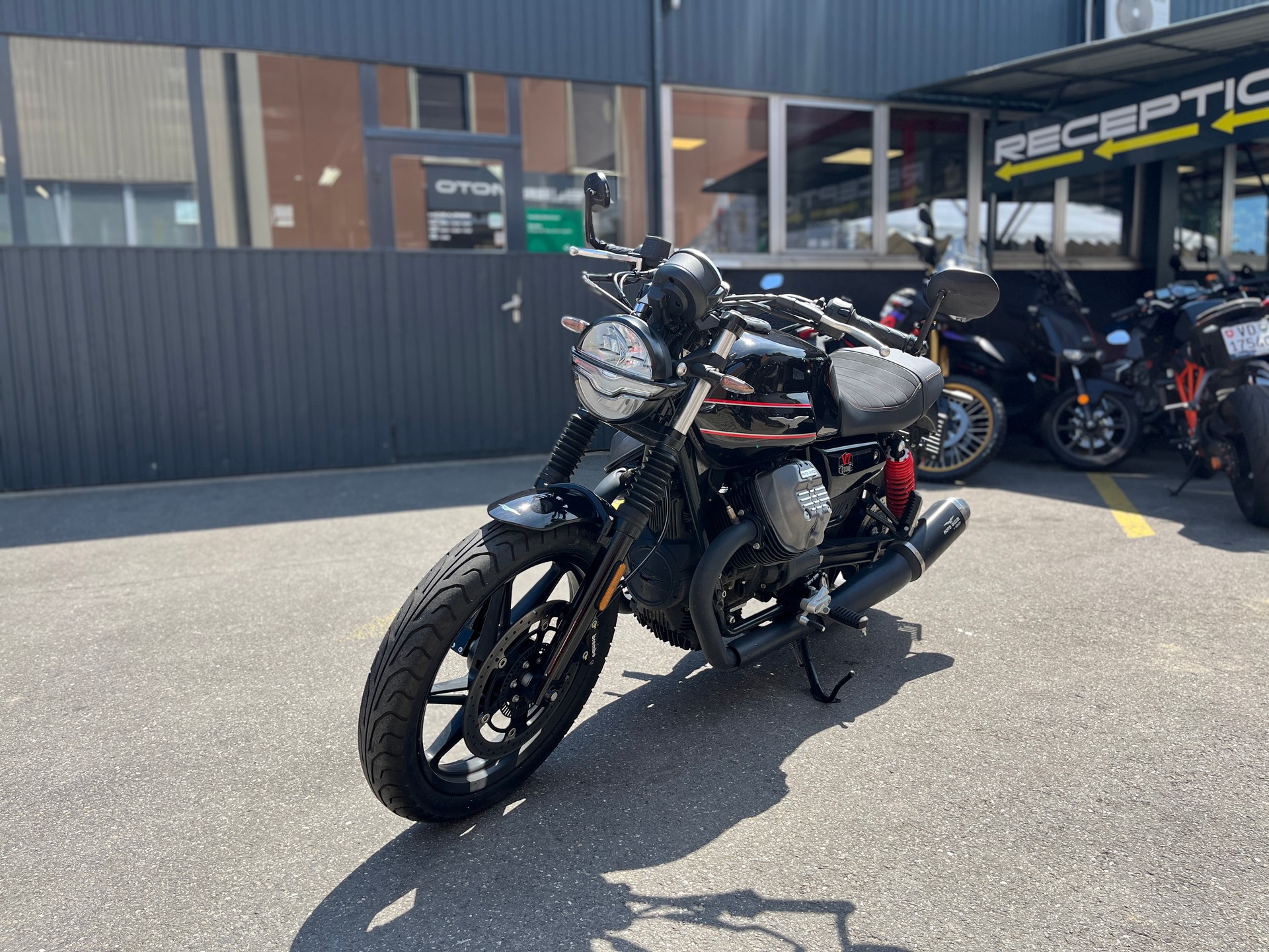MOTO GUZZI V7 IV 850 Stone-showroom-element-1