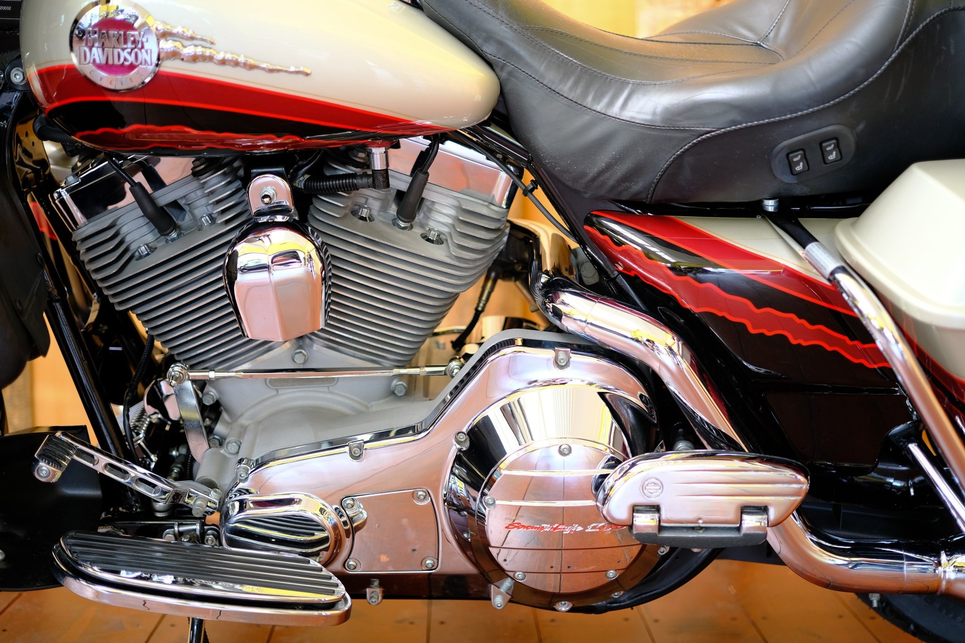 HARLEY-DAVIDSON FLHTCSE2 Electra Glide CVO-image-5