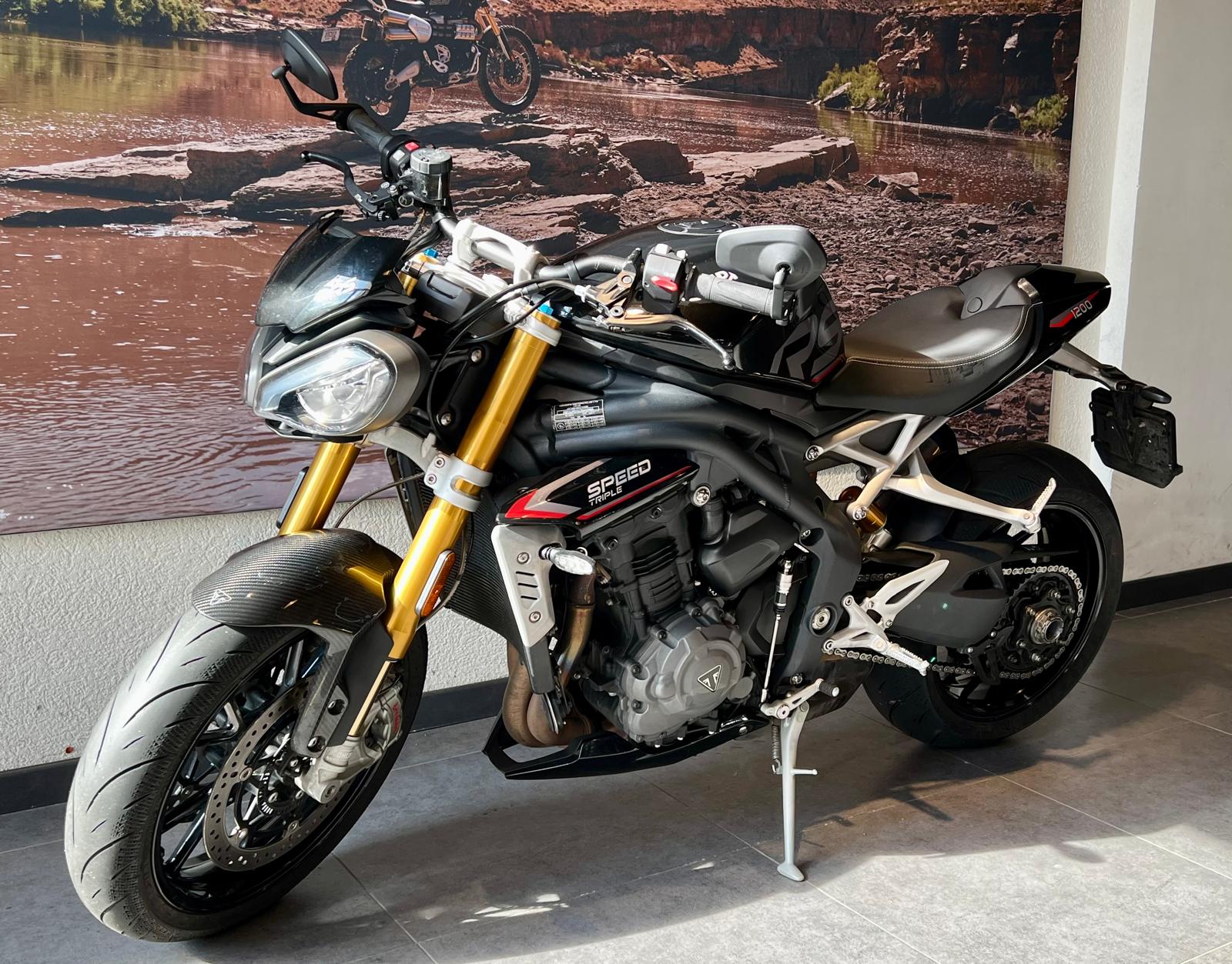 TRIUMPH Speed Triple RS-showroom-element-2