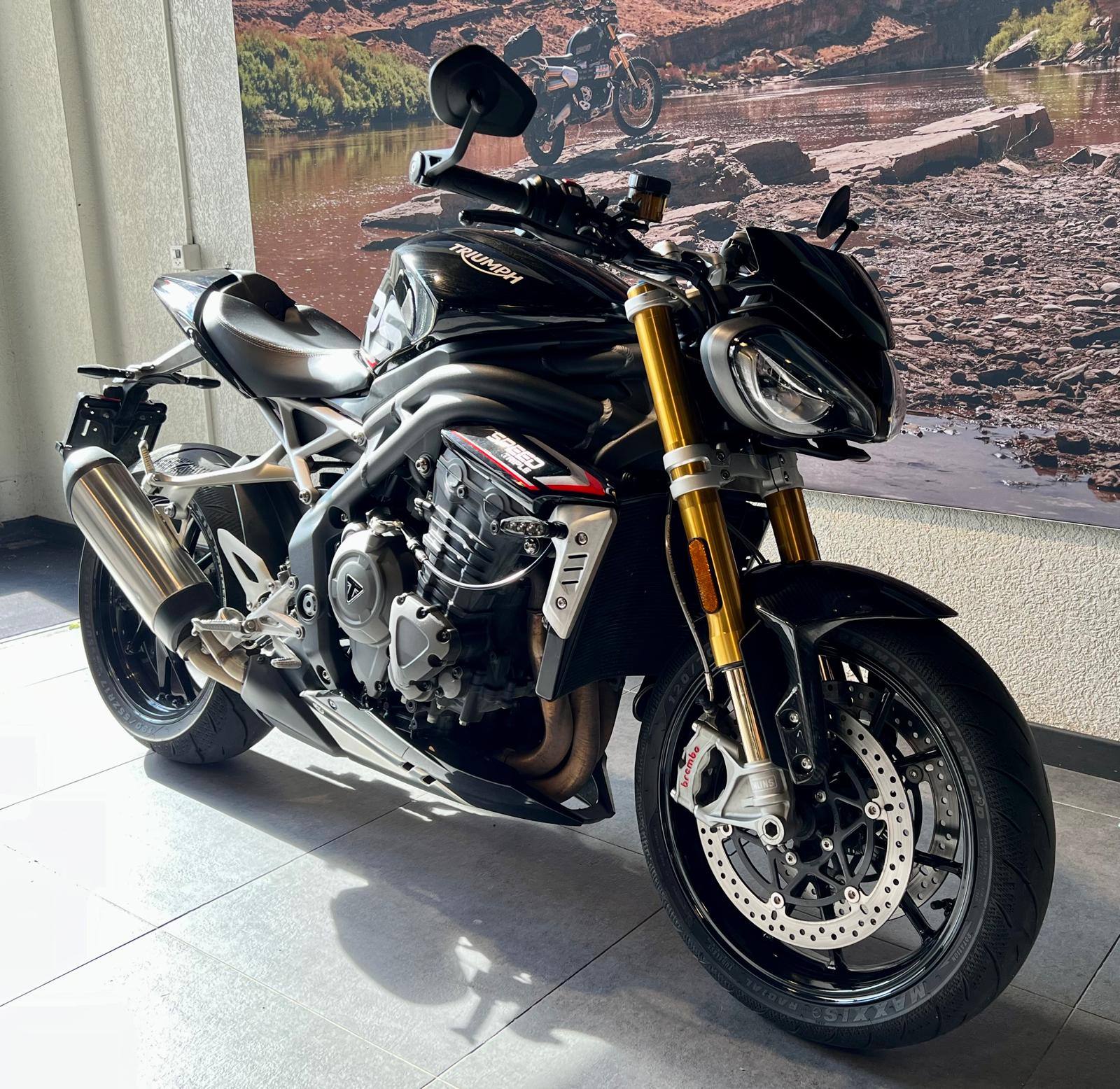 TRIUMPH Speed Triple RS-showroom-element-1