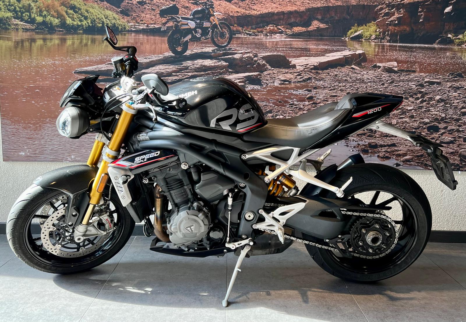 TRIUMPH Speed Triple RS-showroom-element-3