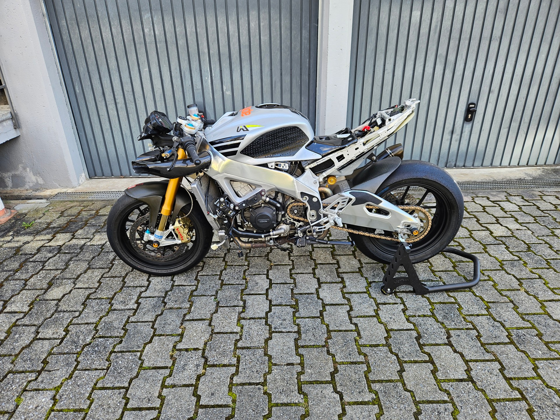 APRILIA RSV4 Factory APRC-showroom-element-2