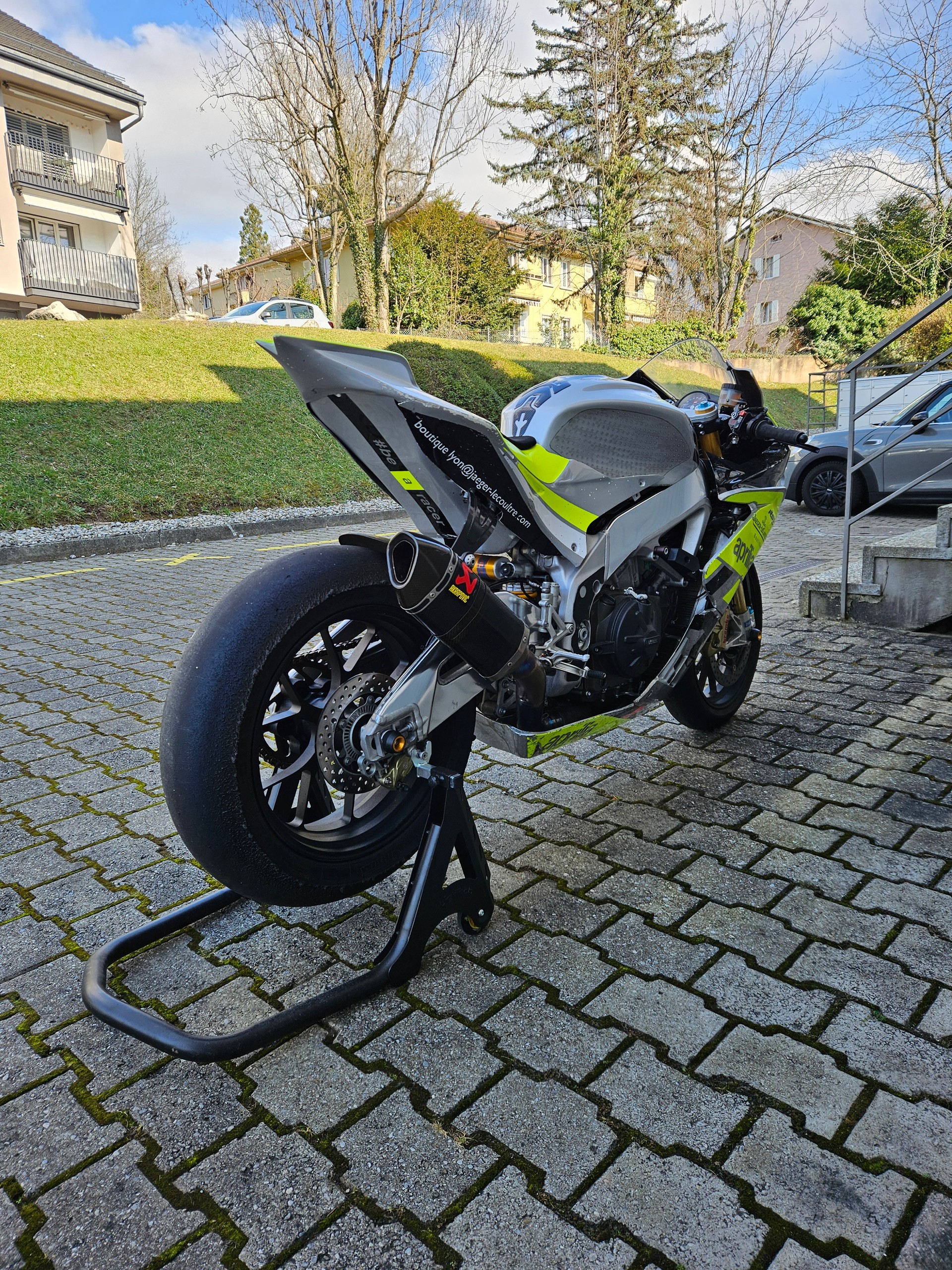 APRILIA RSV4 Factory APRC-showroom-element-3