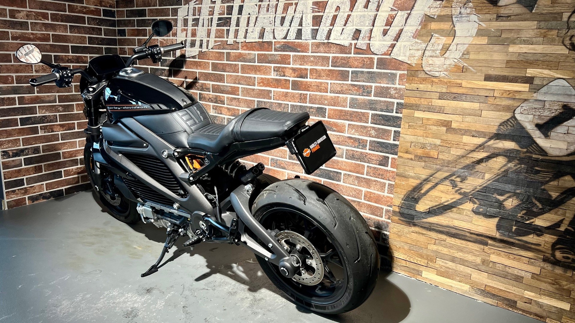 HARLEY-DAVIDSON Live Wire-showroom-element-2