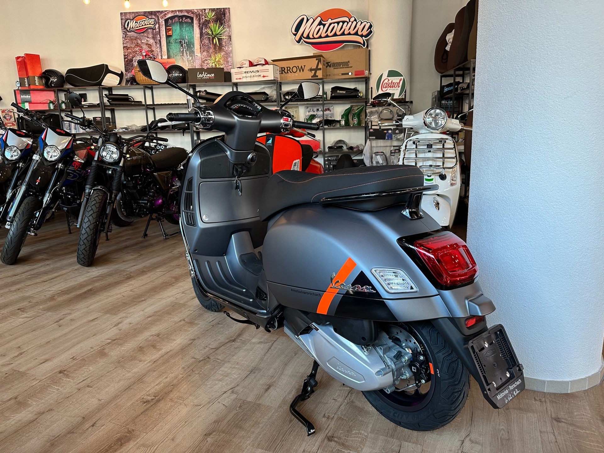 PIAGGIO Vespa GTS 300 Super Sport ABS-image-13