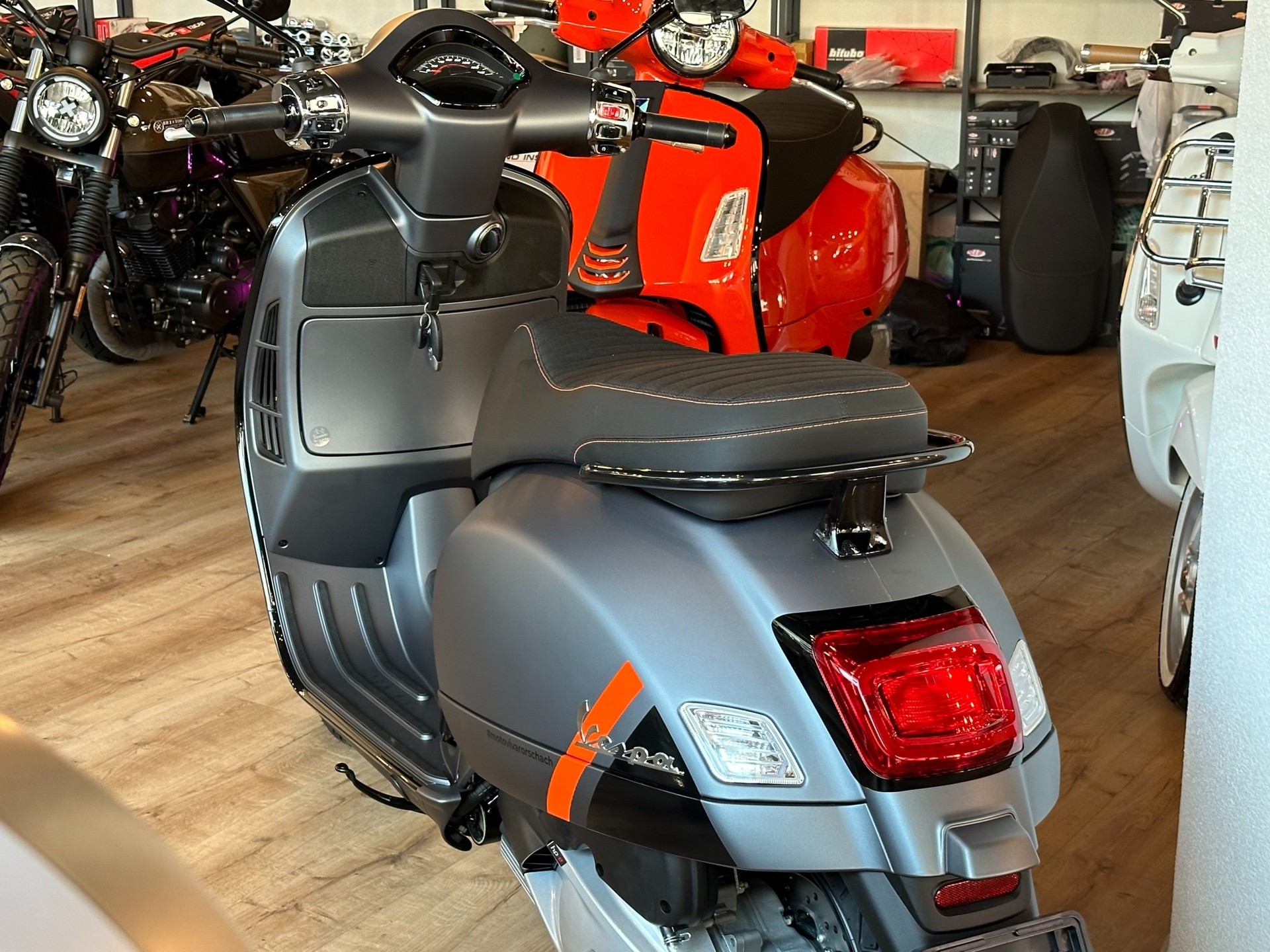 PIAGGIO Vespa GTS 300 Super Sport ABS-image-14