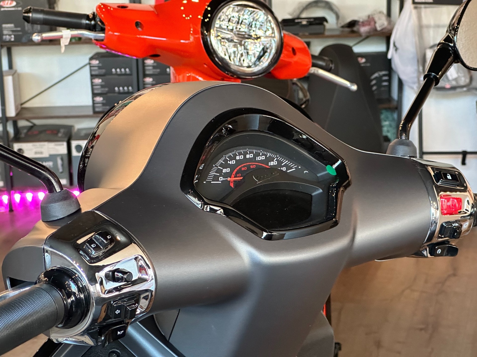 PIAGGIO Vespa GTS 300 Super Sport ABS-image-15