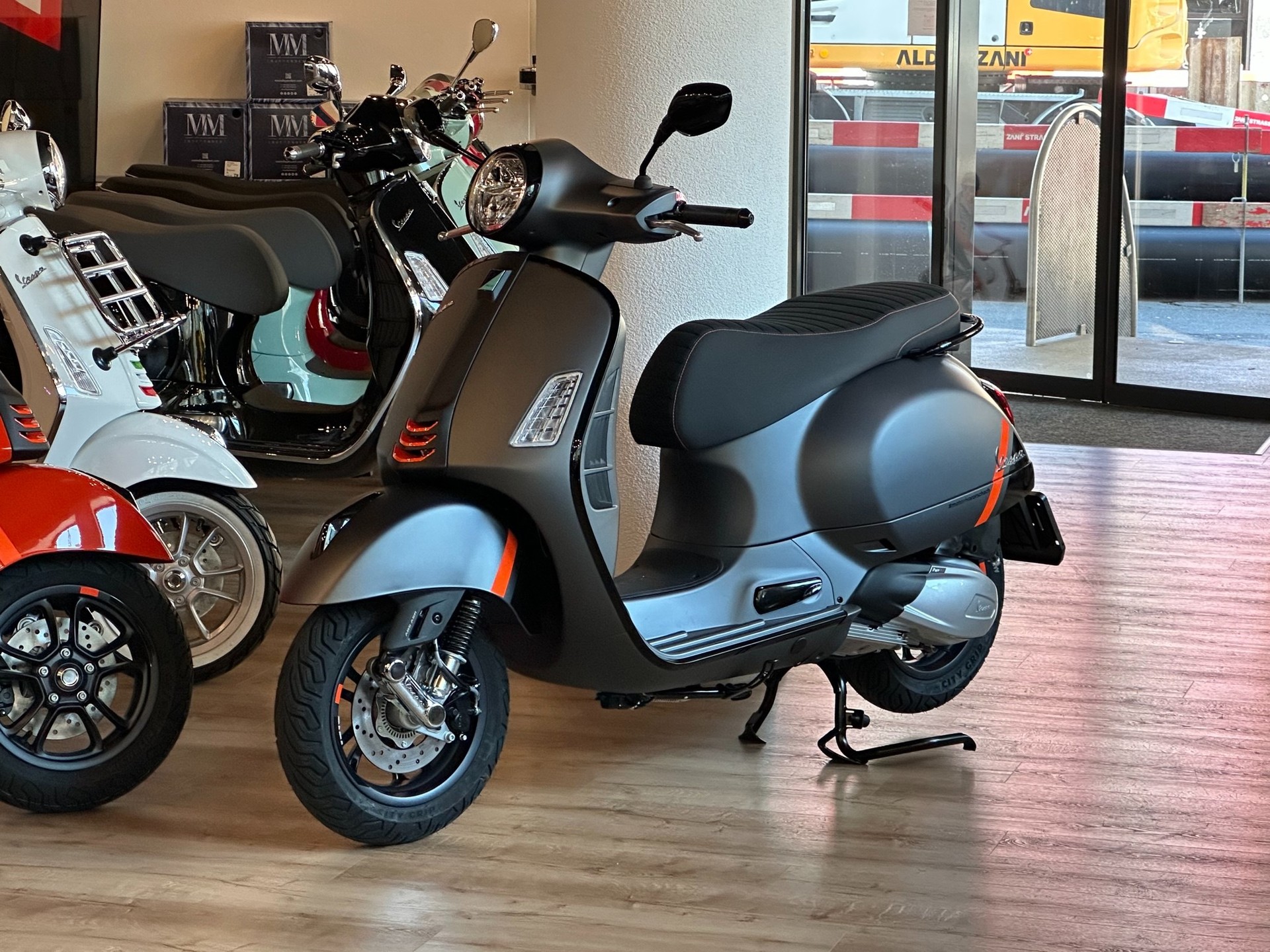 PIAGGIO Vespa GTS 300 Super Sport ABS-image-7
