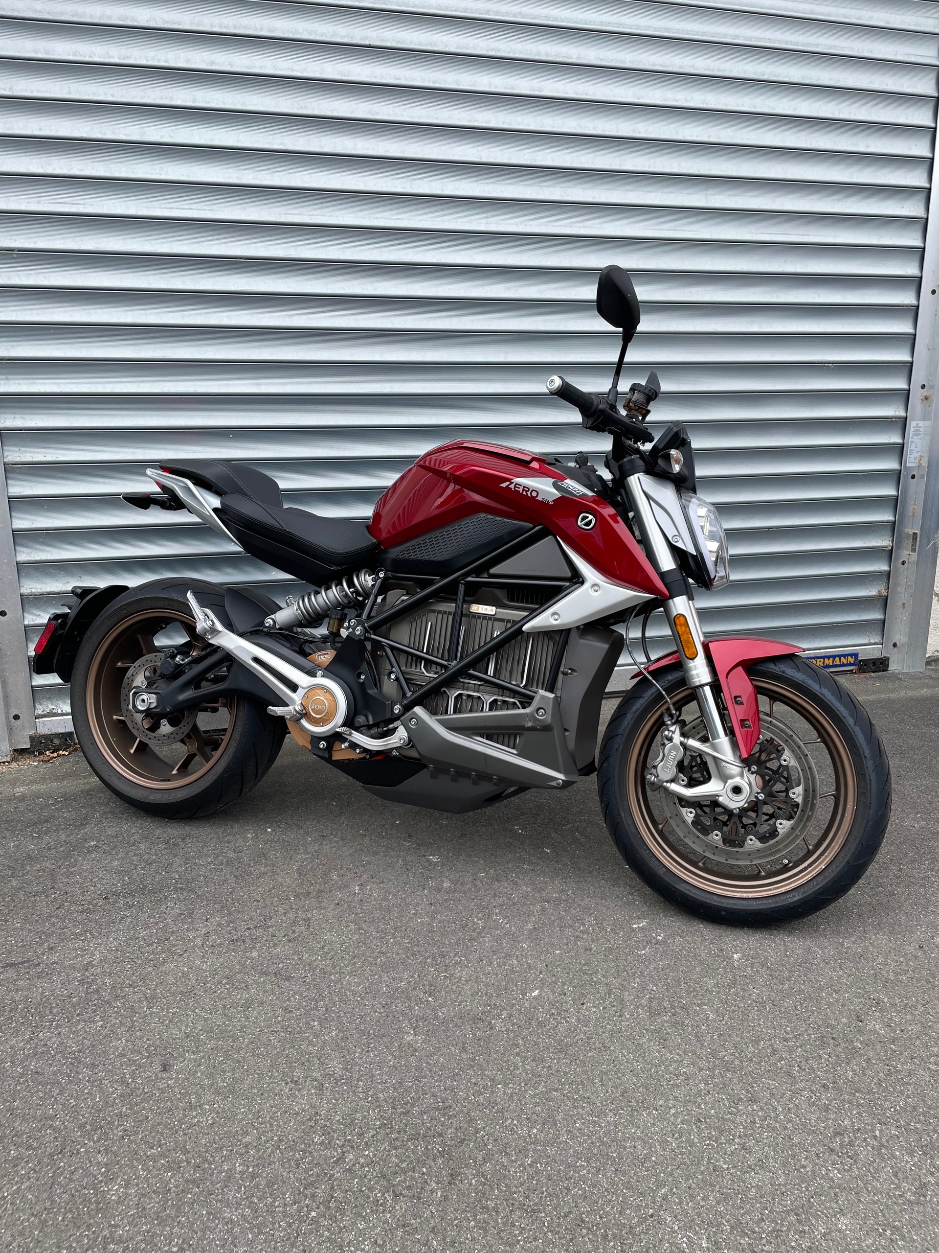 ZERO SRF-showroom-element-2