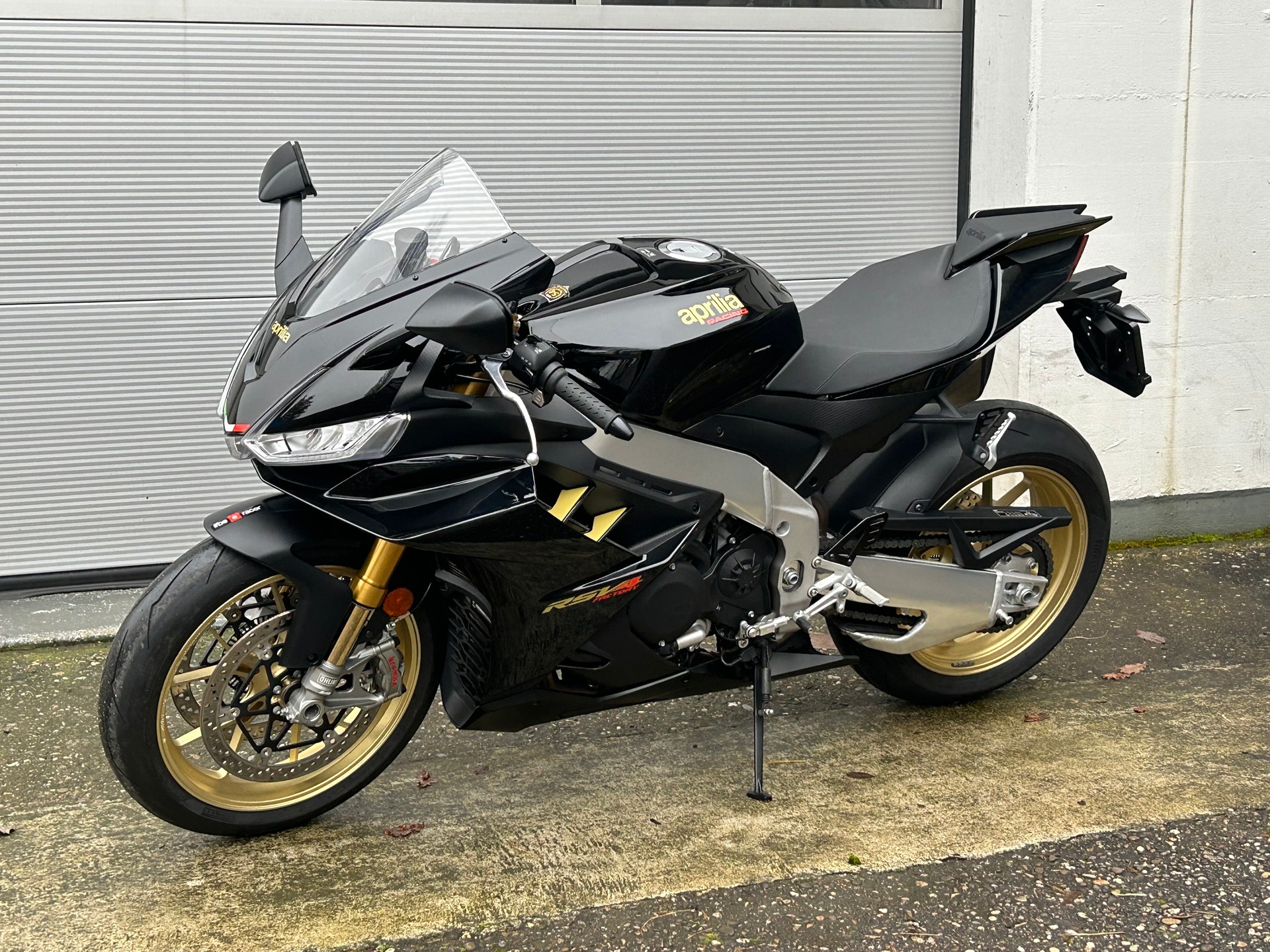 APRILIA RSV4 1100 Factory-image-5
