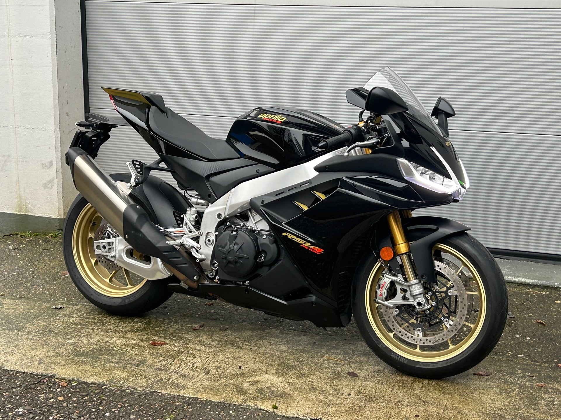 APRILIA RSV4 1100 Factory-image-1