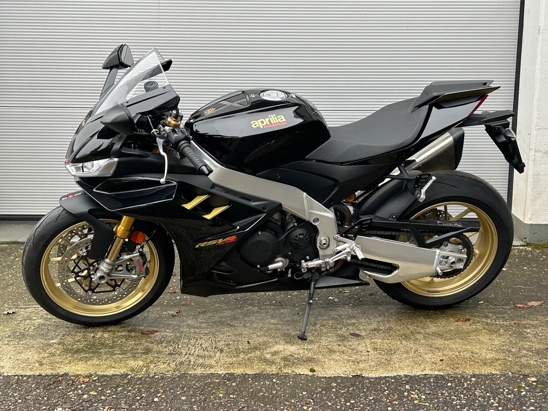 APRILIA RSV4 1100 Factory-image-3