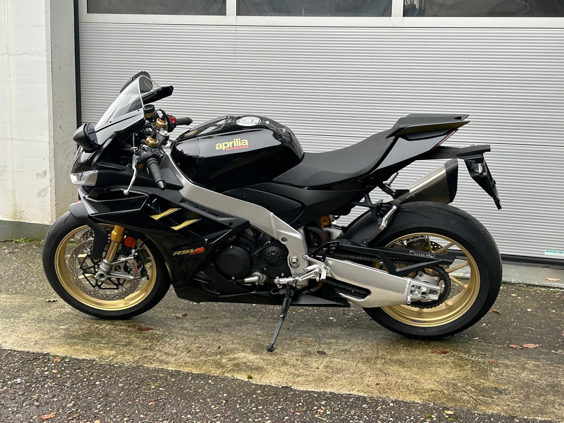 APRILIA RSV4 1100 Factory-image-4