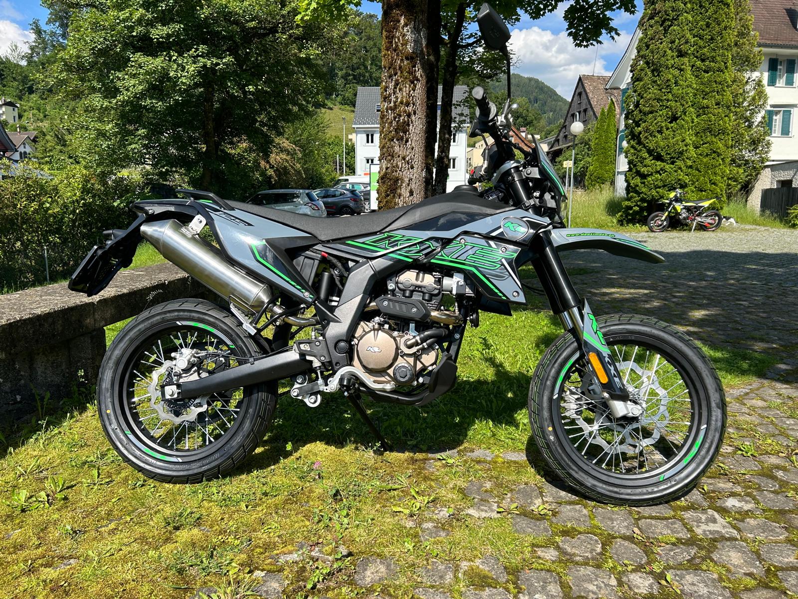 KL 125 Motard