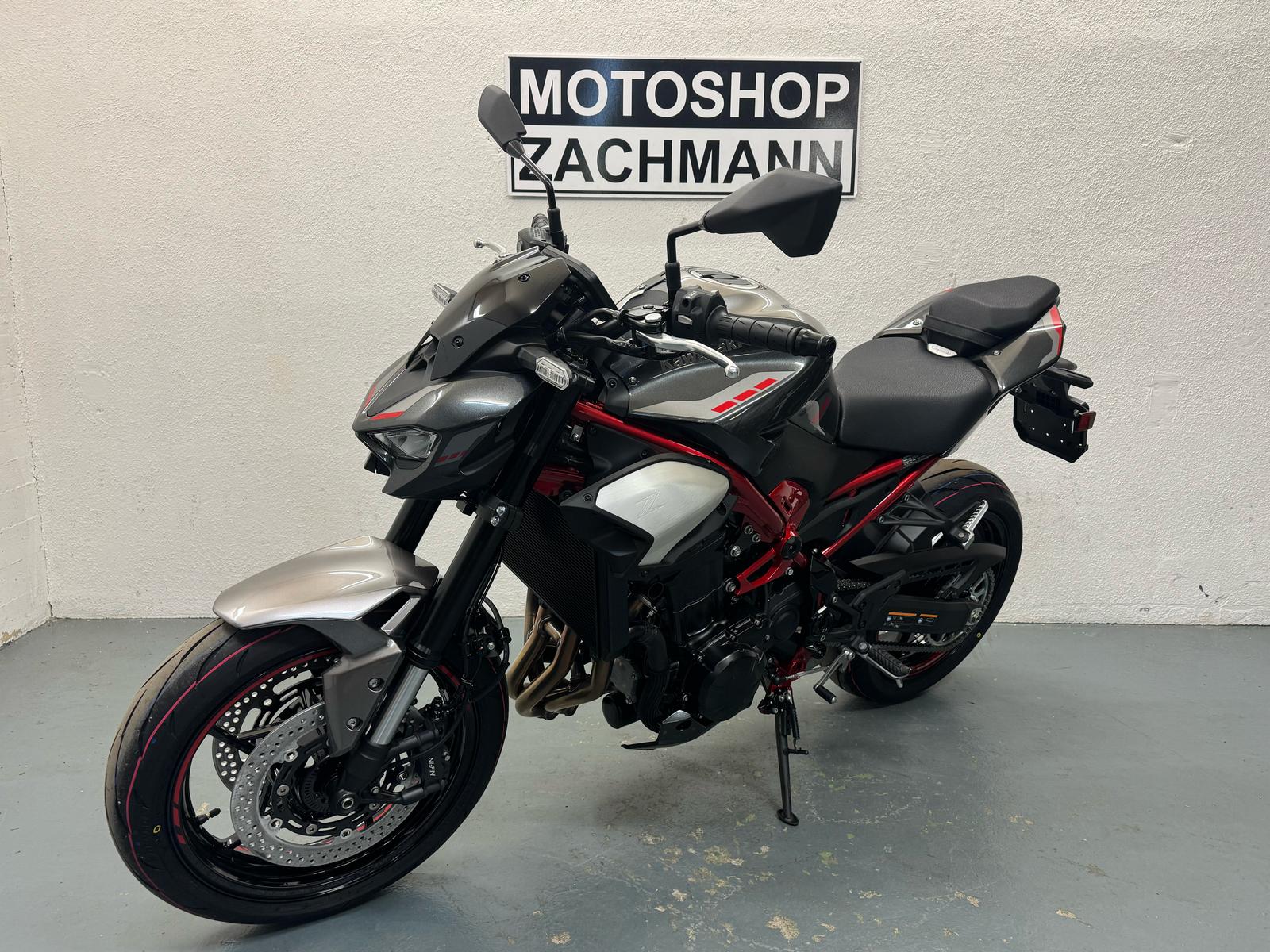 KAWASAKI Z 900-showroom-element-1