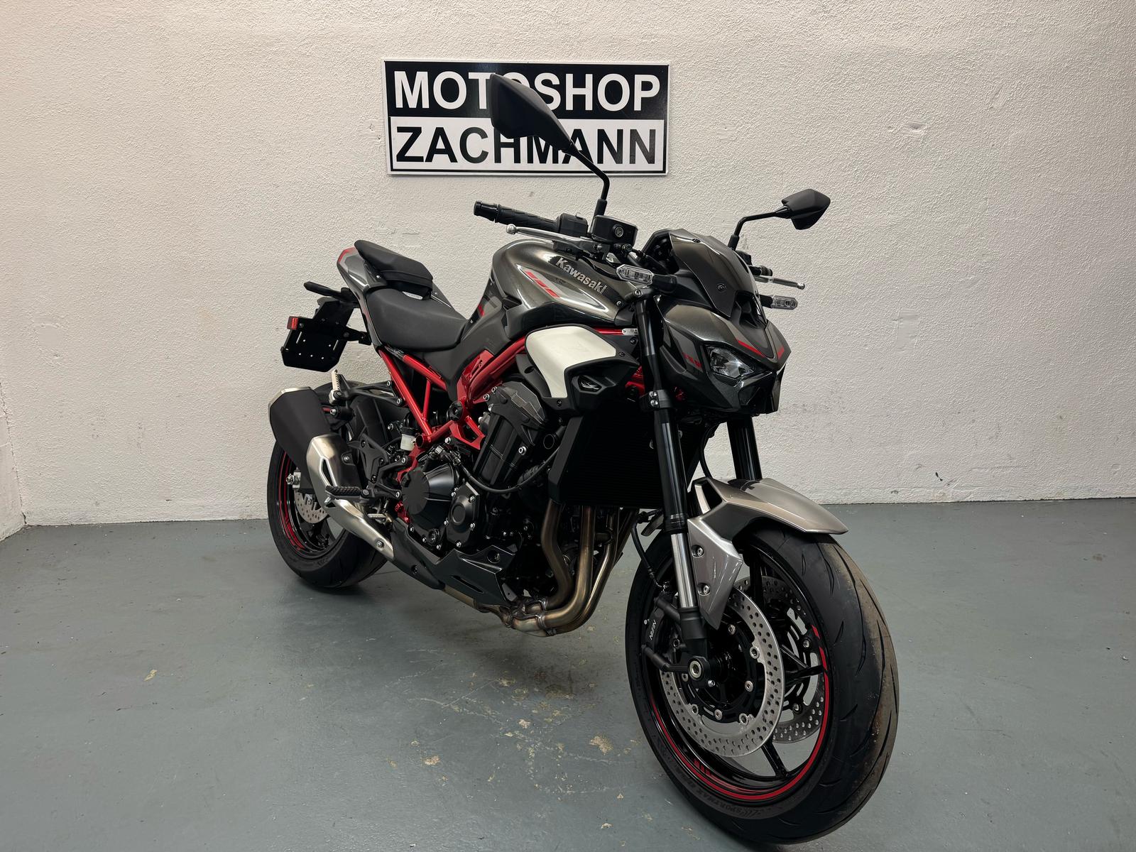 KAWASAKI Z 900-showroom-element-2