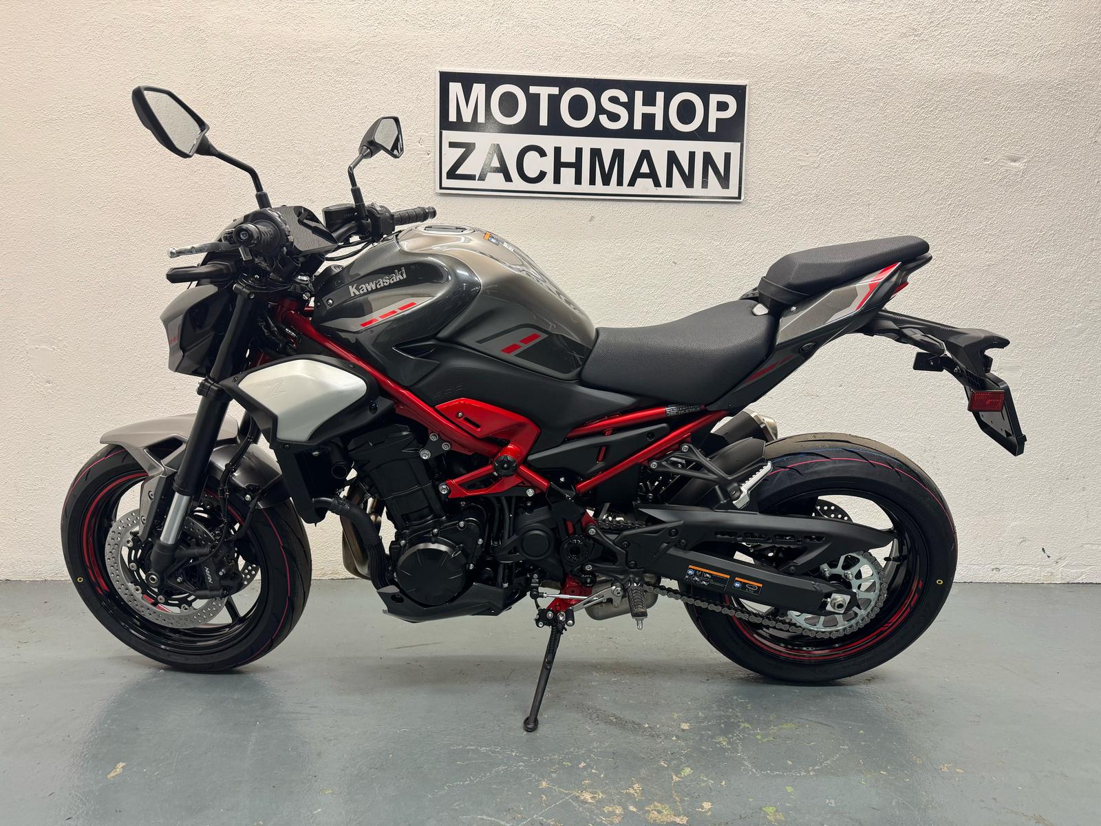 KAWASAKI Z 900-showroom-element-3