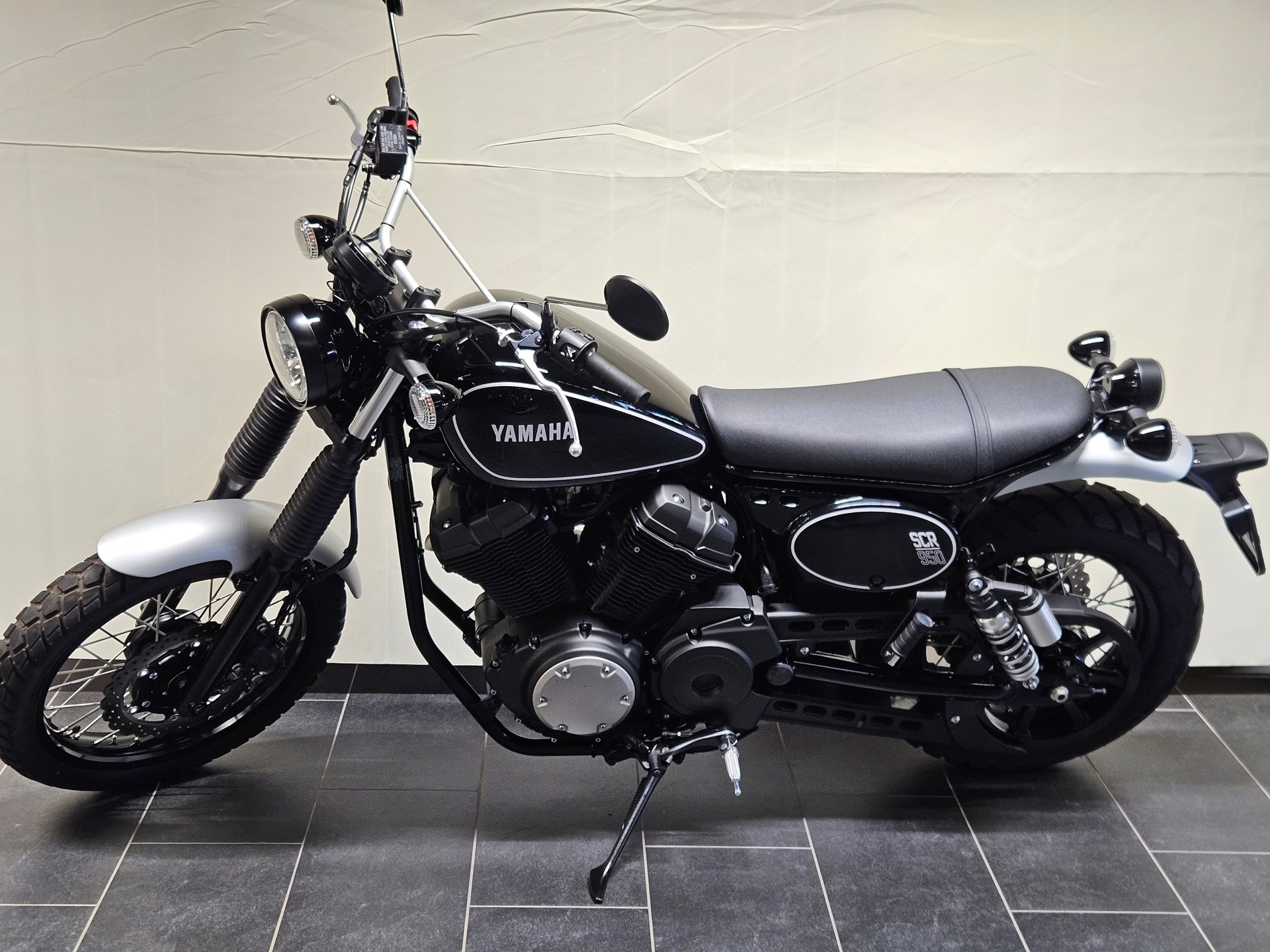 YAMAHA SCR 950 ABS