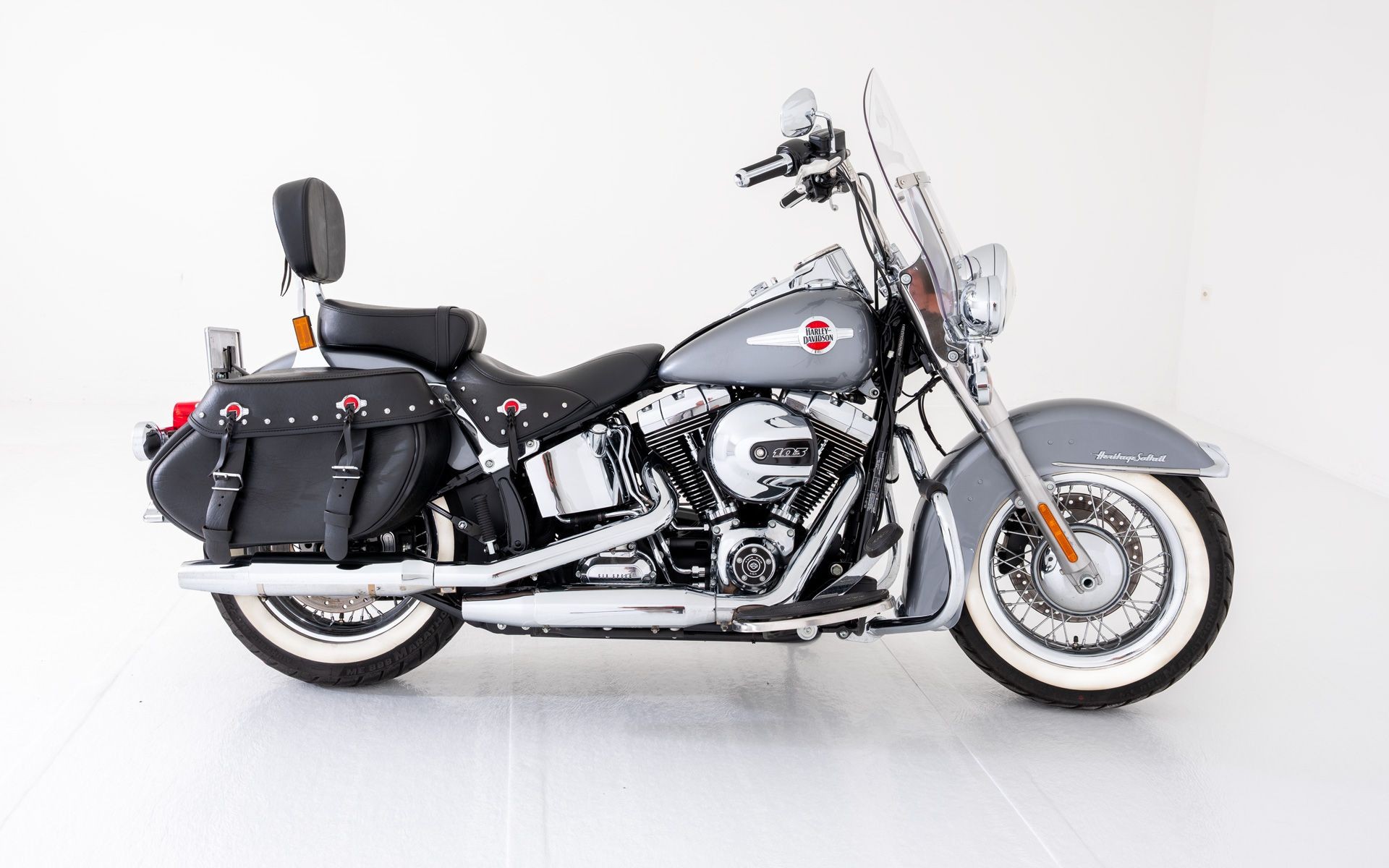 HARLEY-DAVIDSON FLSTC Softail Heritage Classic ABS-showroom-element-1