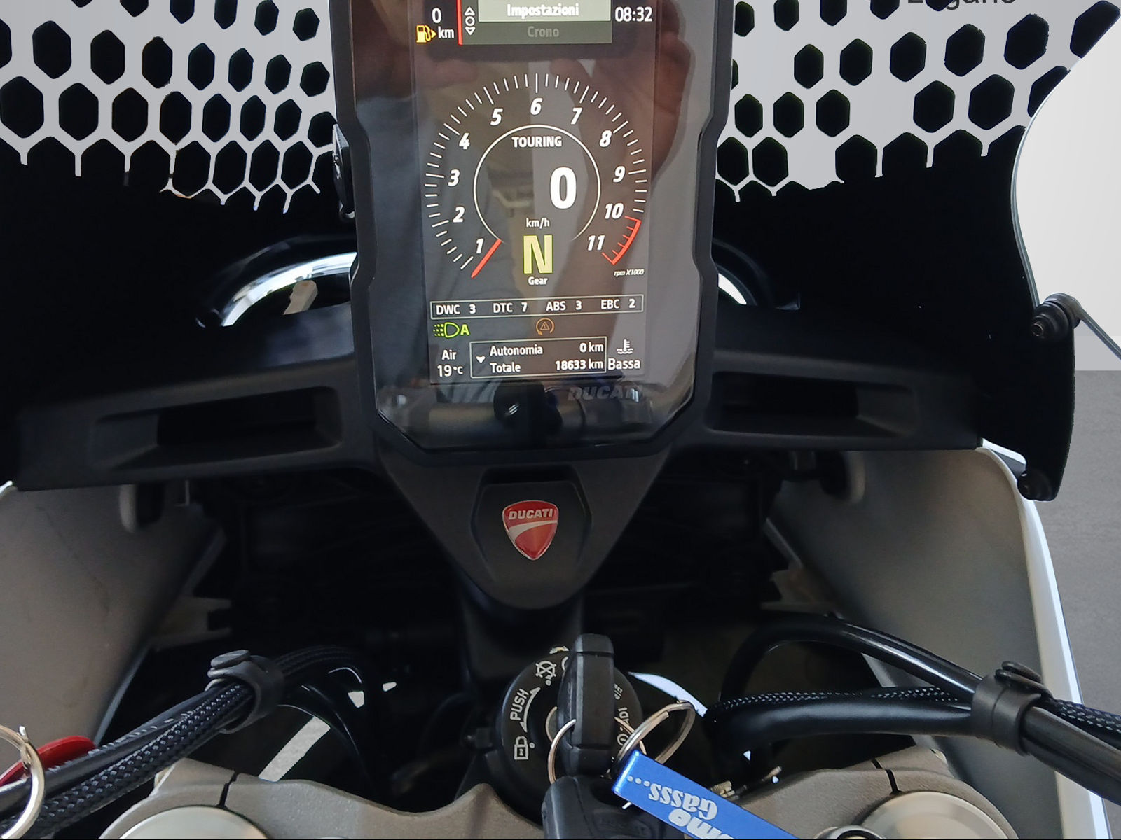 DUCATI Desert X-showroom-element-3