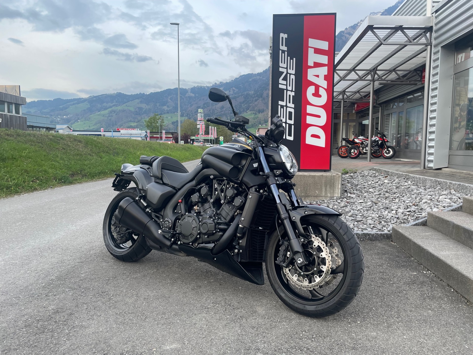 YAMAHA V-MAX 60 Anniversary