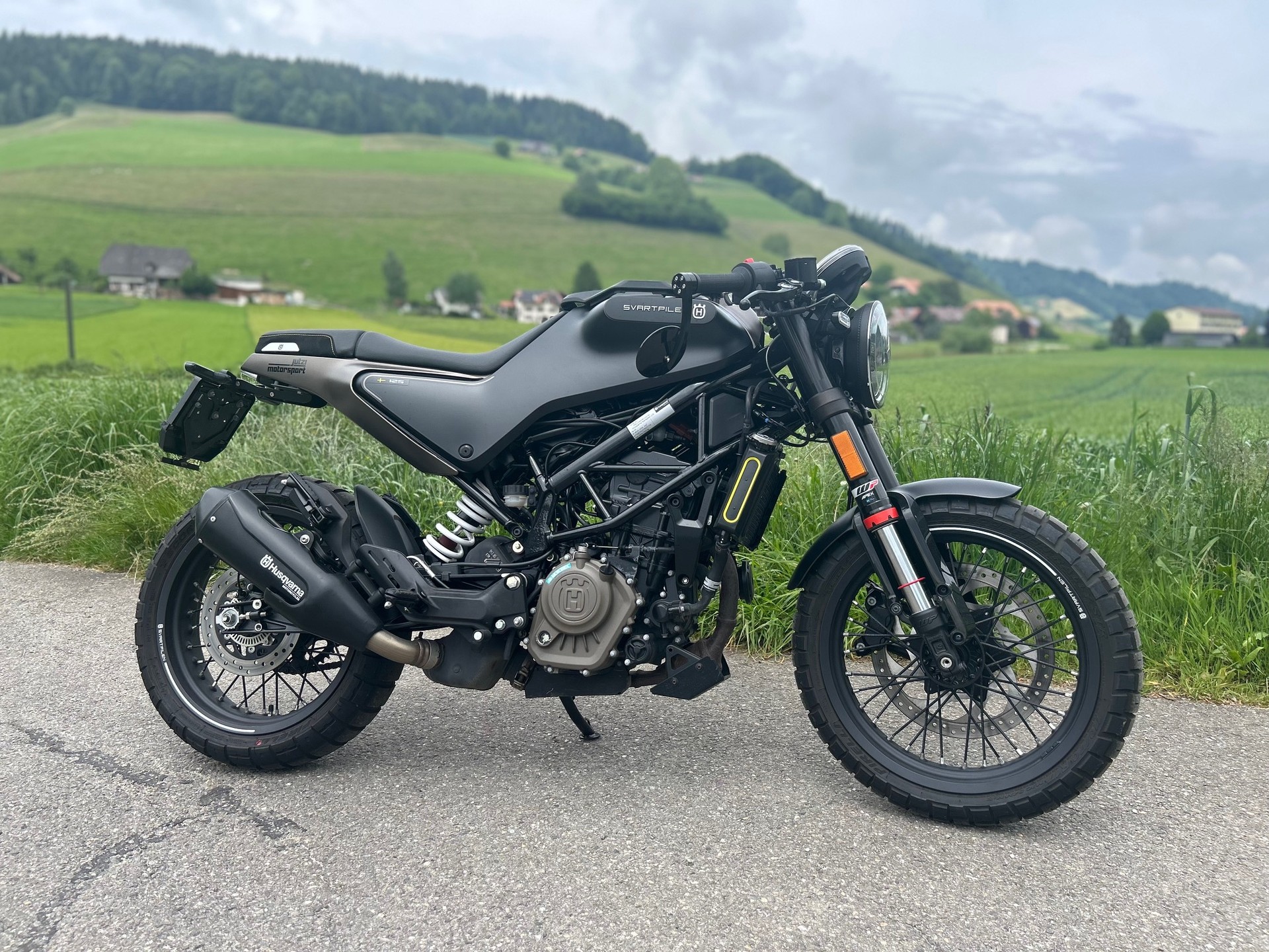 HUSQVARNA Svartpilen 125