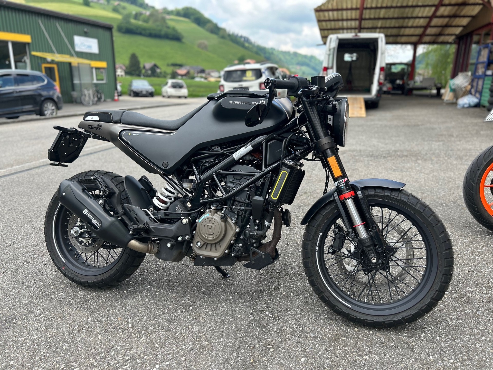 HUSQVARNA Svartpilen 125