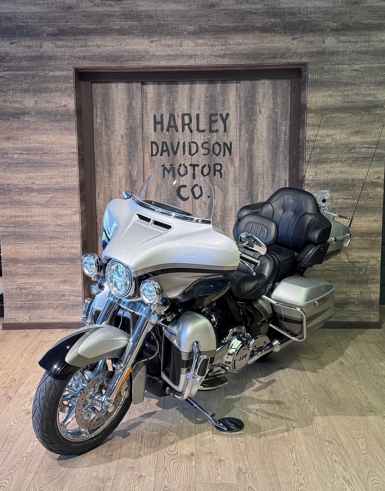HARLEY-DAVIDSON FLHTKSE Electra Glide Ultra Limited 114 CVO-showroom-element-2