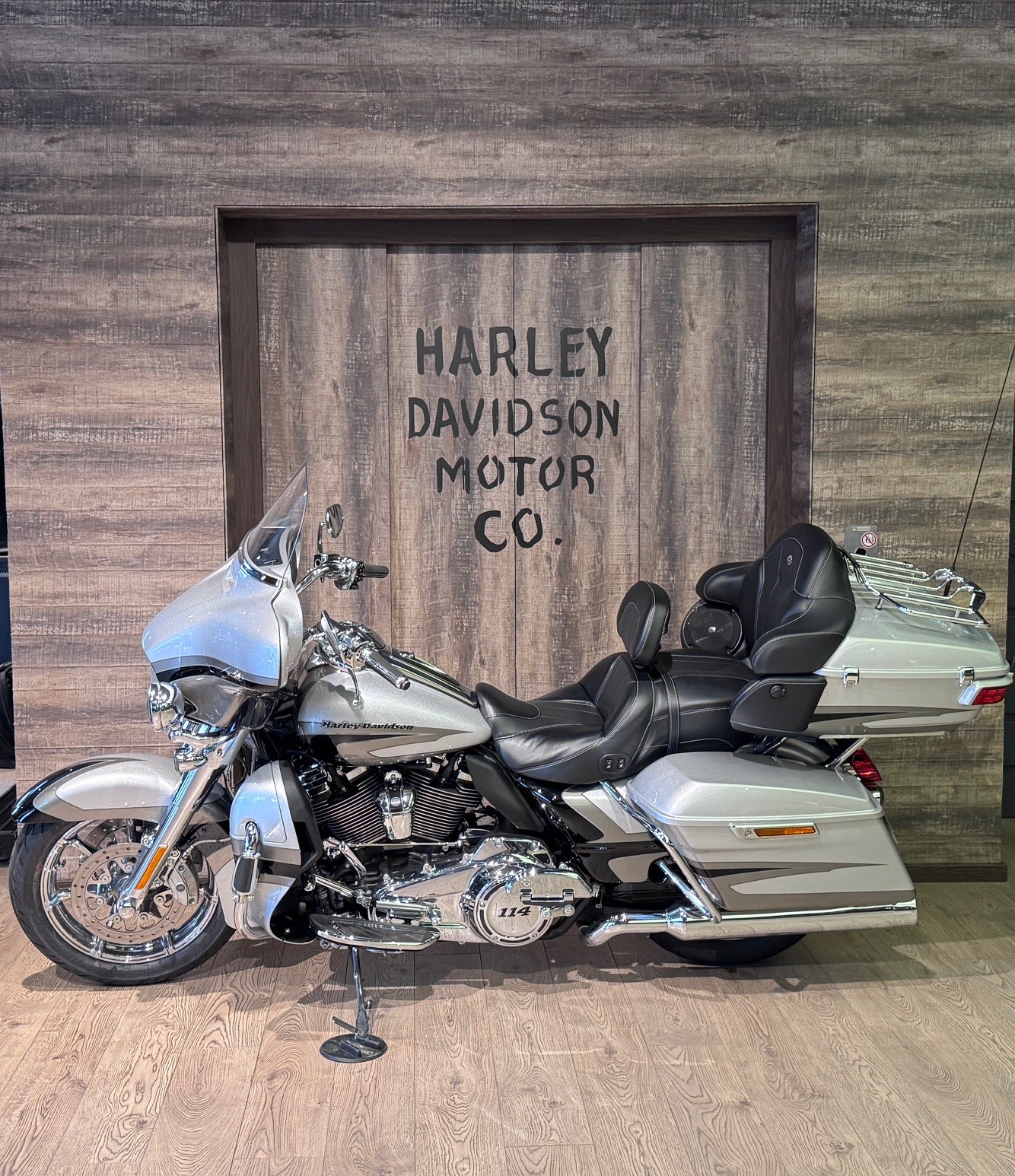 HARLEY-DAVIDSON FLHTKSE Electra Glide Ultra Limited 114 CVO-showroom-element-3