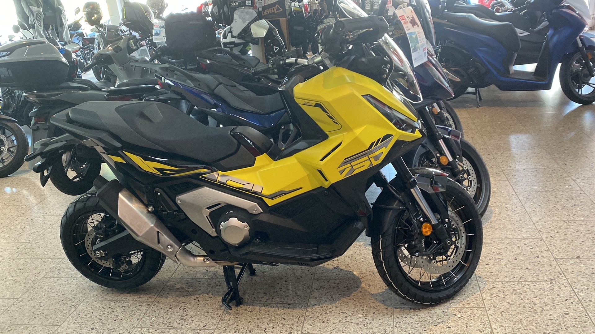 HONDA X-ADV 750-showroom-element-2
