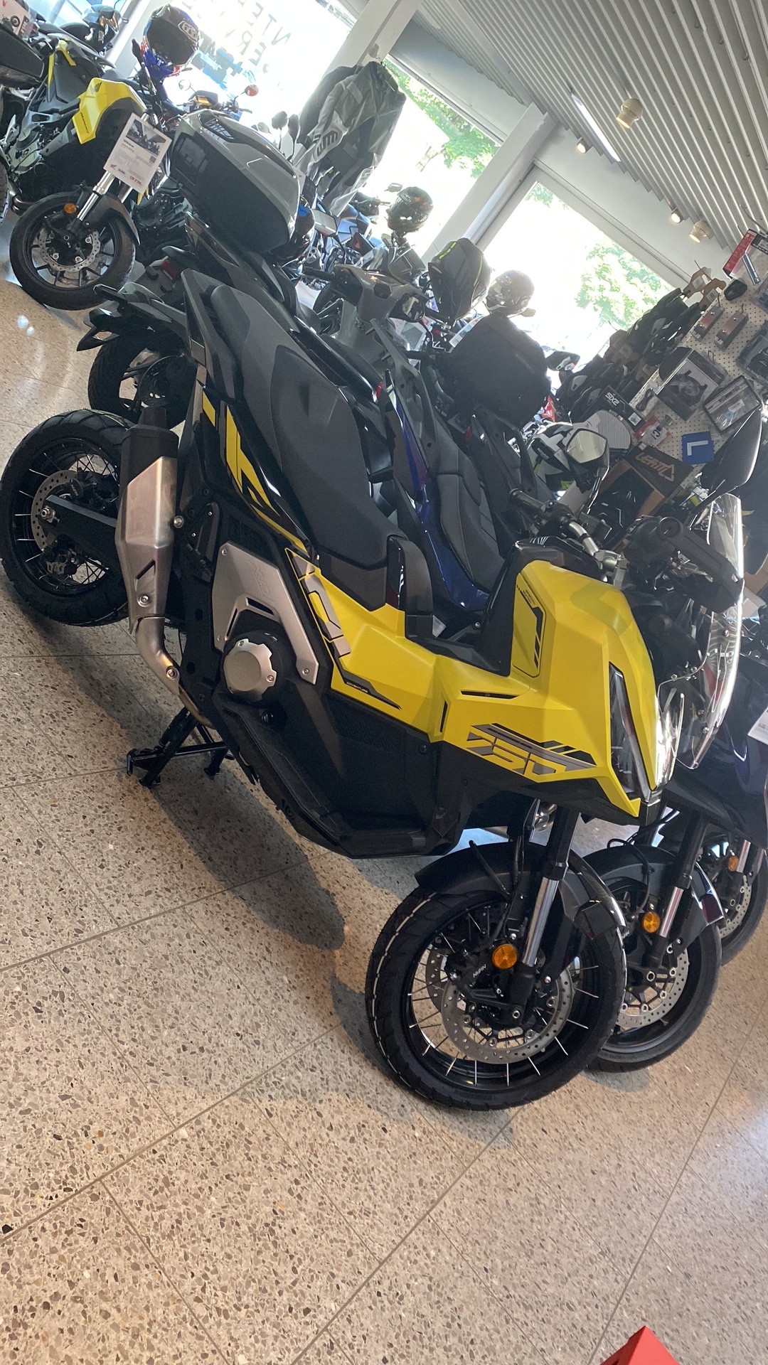 HONDA X-ADV 750-showroom-element-3