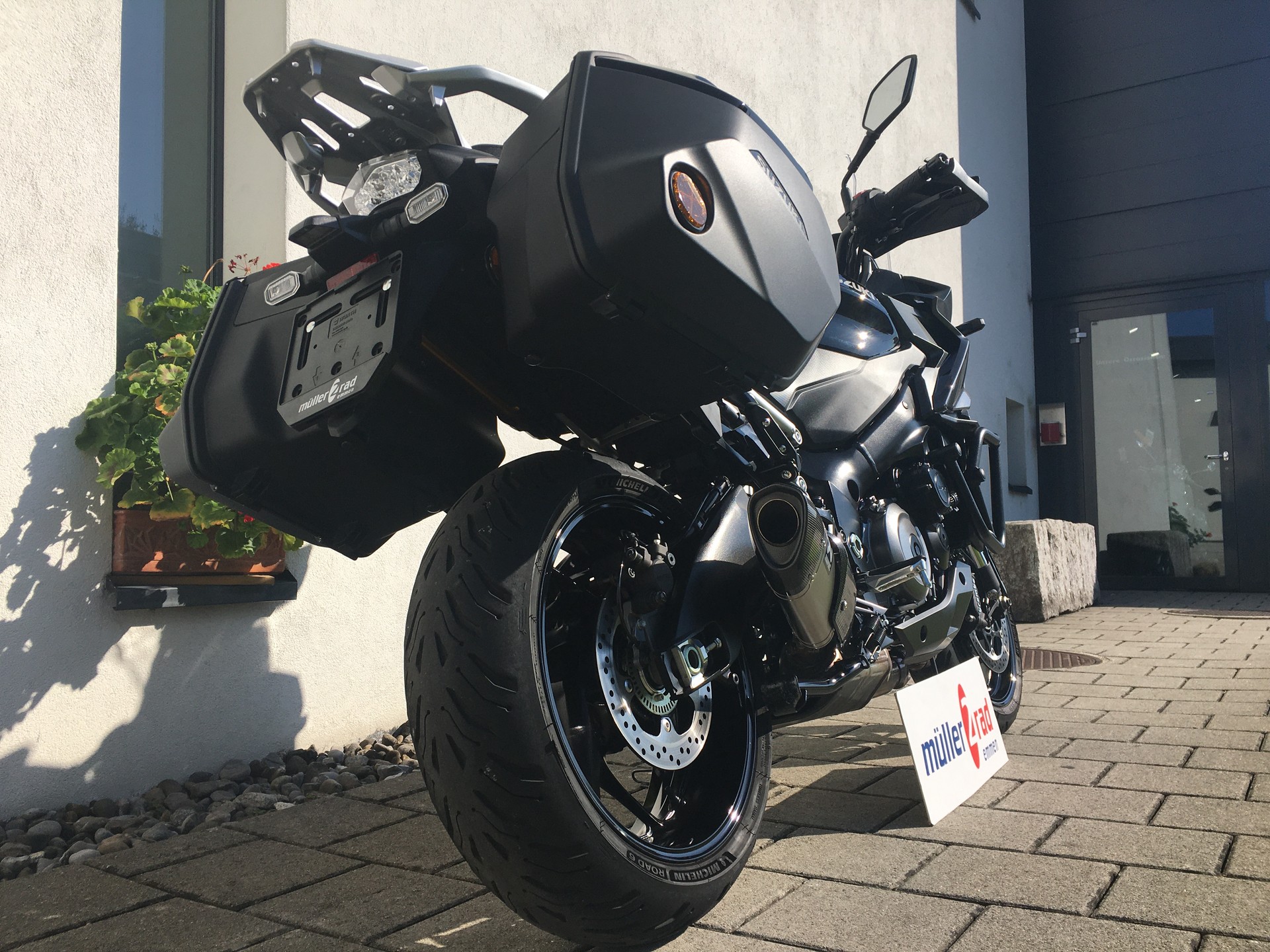 SUZUKI GSX-S 1000 GX-showroom-element-2